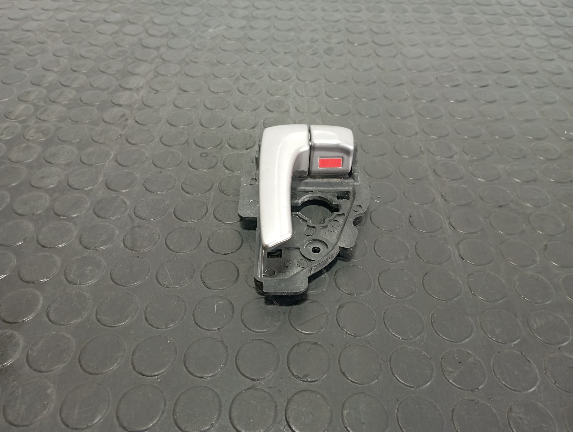 Recambio de MANETA INTERIOR DELANTERA IZQUIERDA para HYUNDAI IX35 1.6 CRDI D4FD referencia OEM IAM 826132S000 - GRIS 4