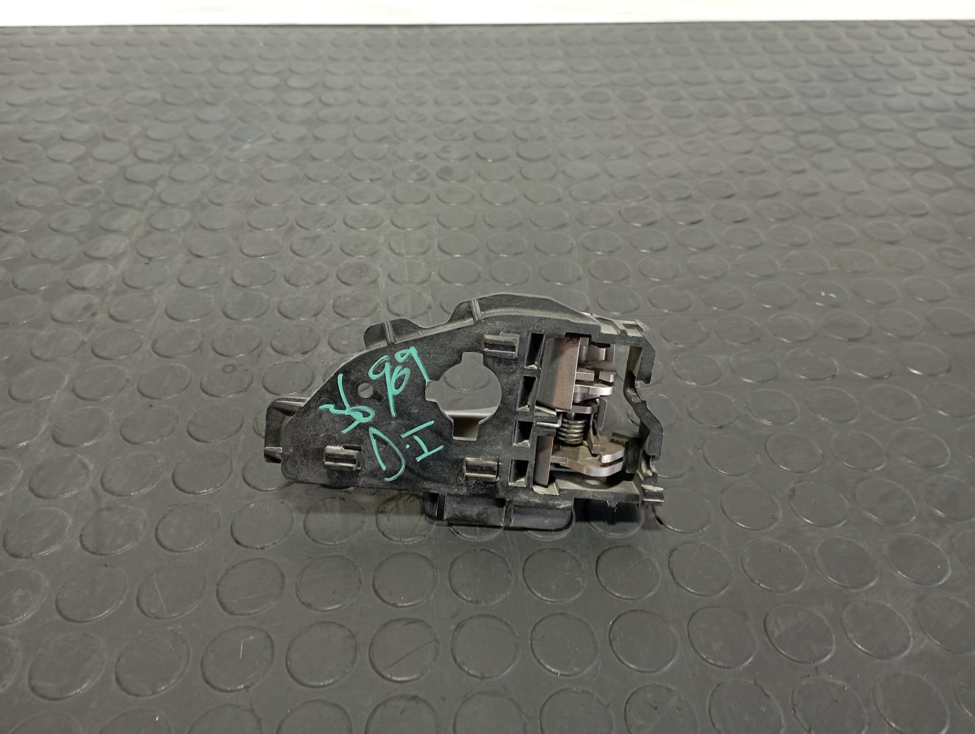 Recambio de MANETA INTERIOR DELANTERA IZQUIERDA para HYUNDAI IX35 1.6 CRDI D4FD referencia OEM IAM 826132S000 - GRIS 3