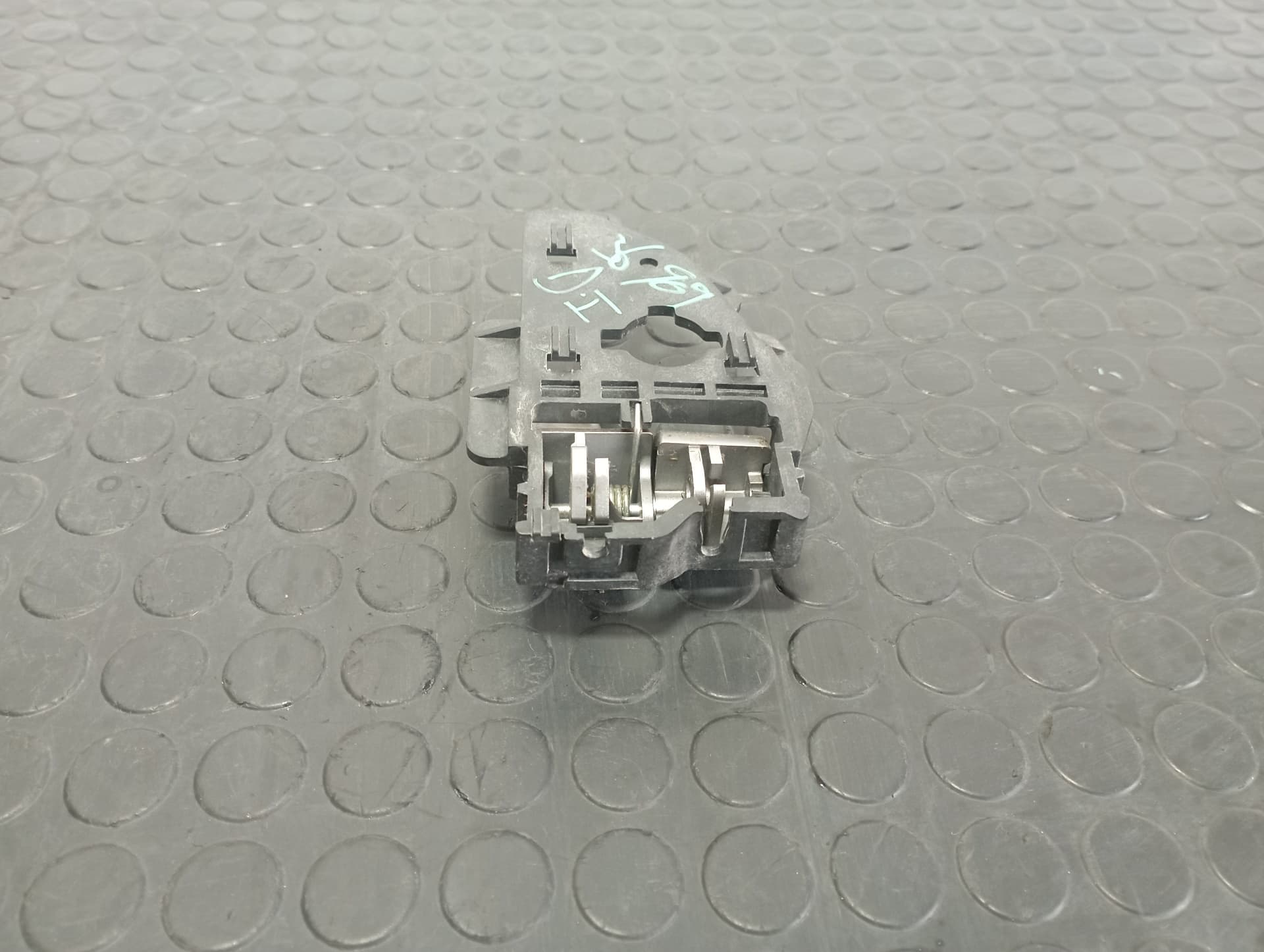 Recambio de MANETA INTERIOR DELANTERA IZQUIERDA para HYUNDAI IX35 1.6 CRDI D4FD referencia OEM IAM 826132S000 - GRIS 2