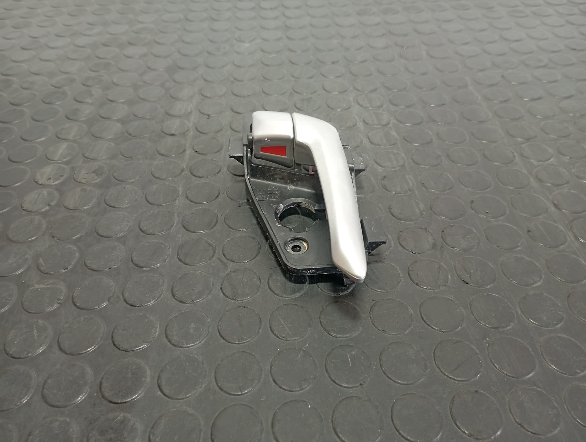 Recambio de MANETA INTERIOR TRASERA DERECHA para KIA PICANTO 1.0 G3LA referencia OEM IAM 836201Y000010 - ROJO 2