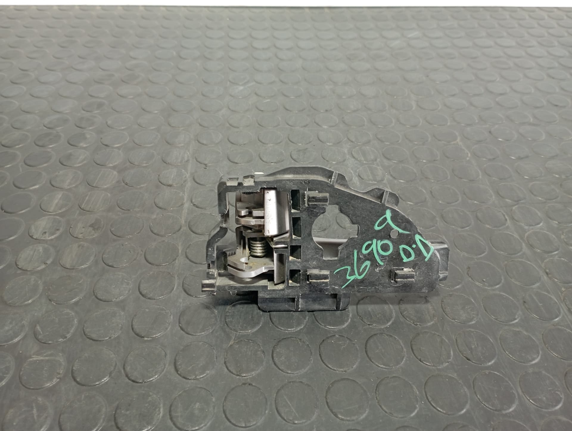 Recambio de MANETA INTERIOR DELANTERA DERECHA para HYUNDAI IX35 1.6 CRDI D4FD referencia OEM IAM 826232S000 - GRIS 2