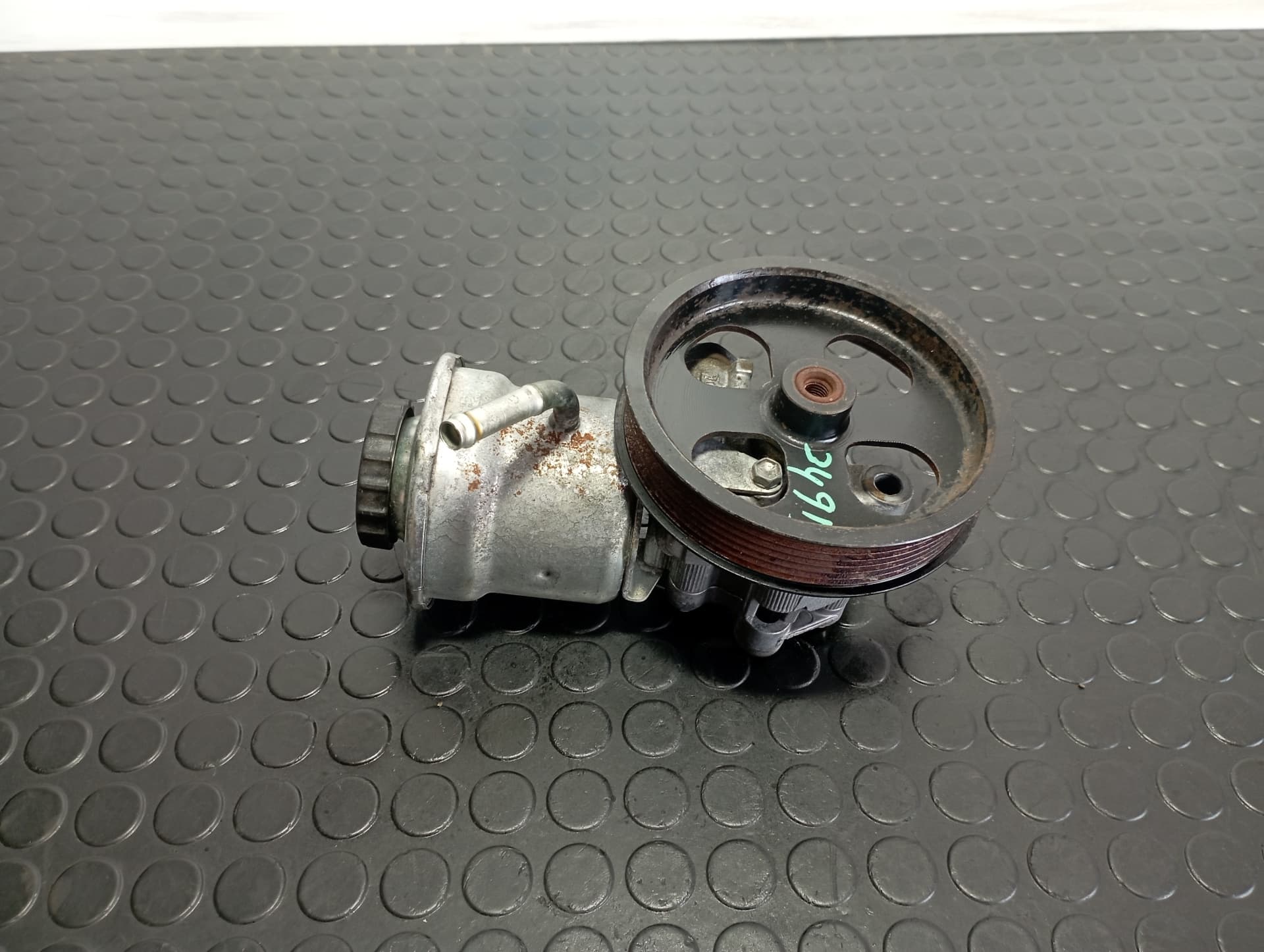 Recambio de BOMBA DIRECCION para TOYOTA AVENSIS BERLINA (T25) 2.2 D-CAT 2AD-FHV referencia OEM IAM 4431005120  - NEGRO