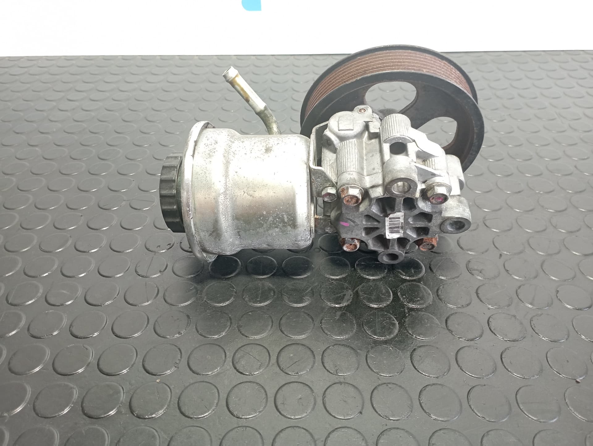 Recambio de BOMBA DIRECCION para TOYOTA AVENSIS BERLINA (T25) 2.2 D-CAT 2AD-FHV referencia OEM IAM 4431005120  - NEGRO 4