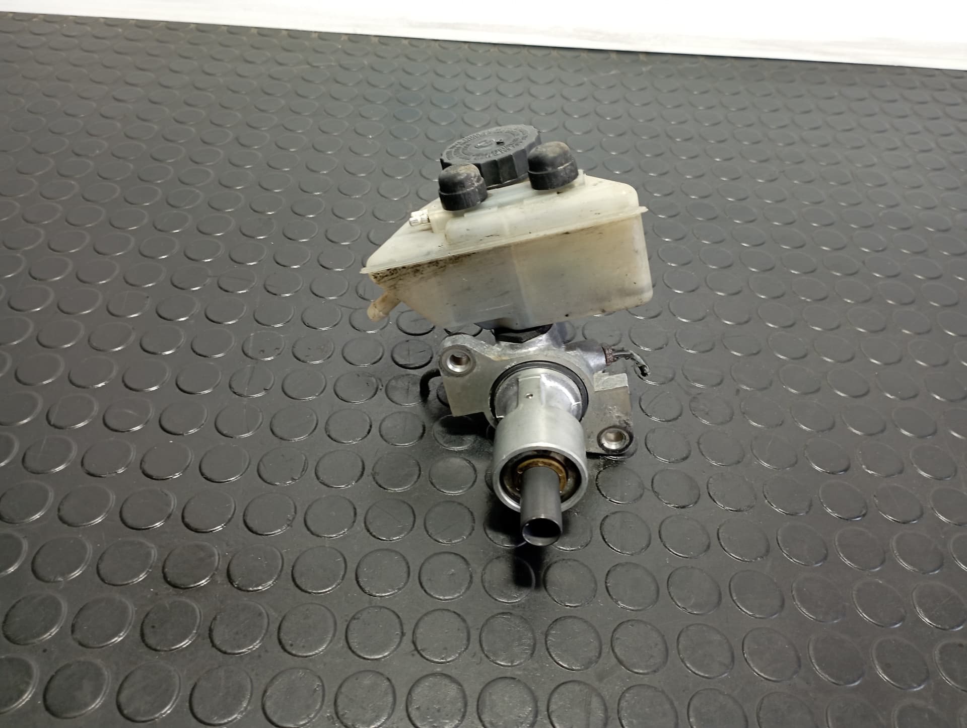 Recambio de BOMBA FRENO para MERCEDES-BENZ CLASE C (W201) BERLINA E 190 (201.024) M102961 referencia OEM IAM 32066144 - GRIS