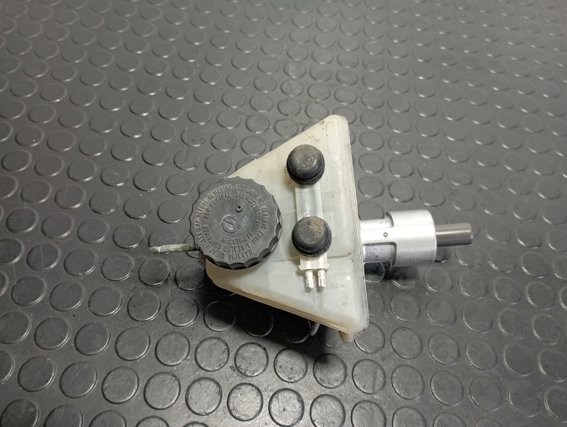Recambio de BOMBA FRENO para MERCEDES-BENZ CLASE C (W201) BERLINA E 190 (201.024) M102961 referencia OEM IAM 32066144 - GRIS 4