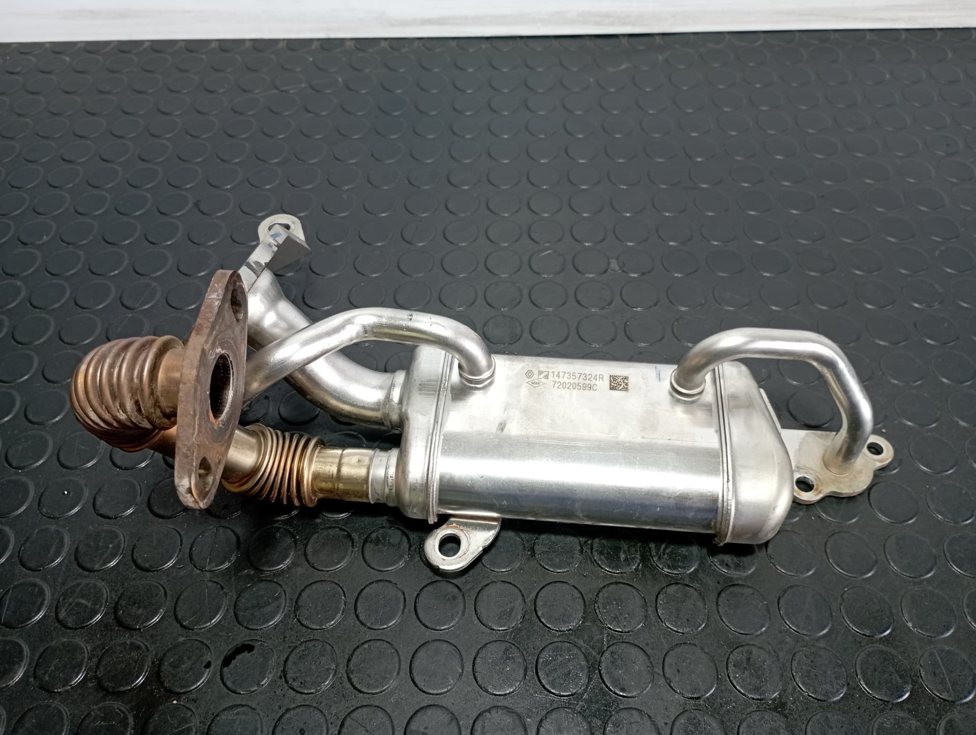 Recambio de ENFRIADOR EGR para RENAULT MEGANE IV BERLINA 5P 1.5 DCI K9KG6 referencia OEM IAM 147357324R - NEGRO
