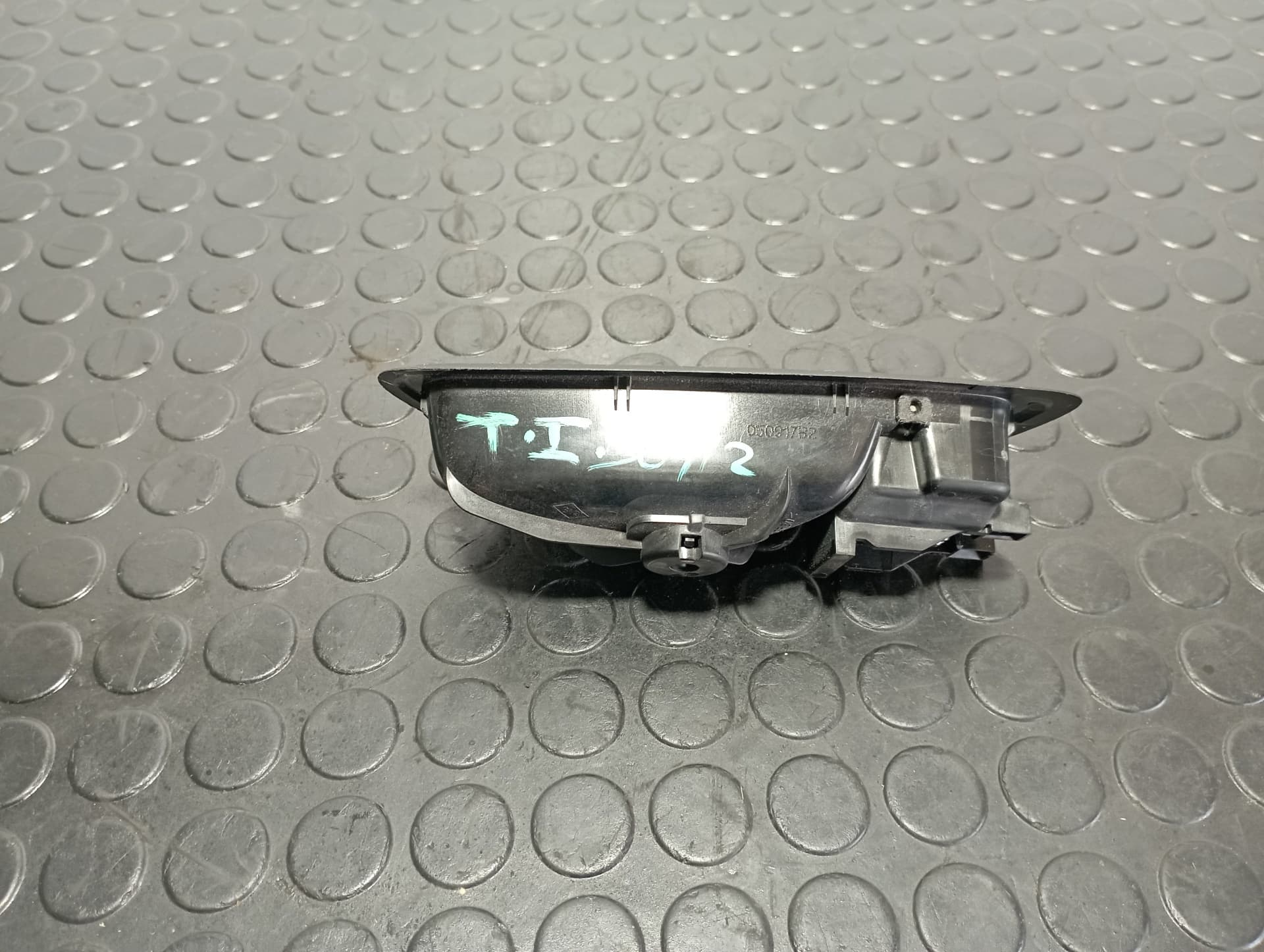Recambio de MANETA INTERIOR TRASERA IZQUIERDA para RENAULT MEGANE IV BERLINA 5P 1.5 DCI K9KG6 referencia OEM IAM 050917B2 - NEGRO 2
