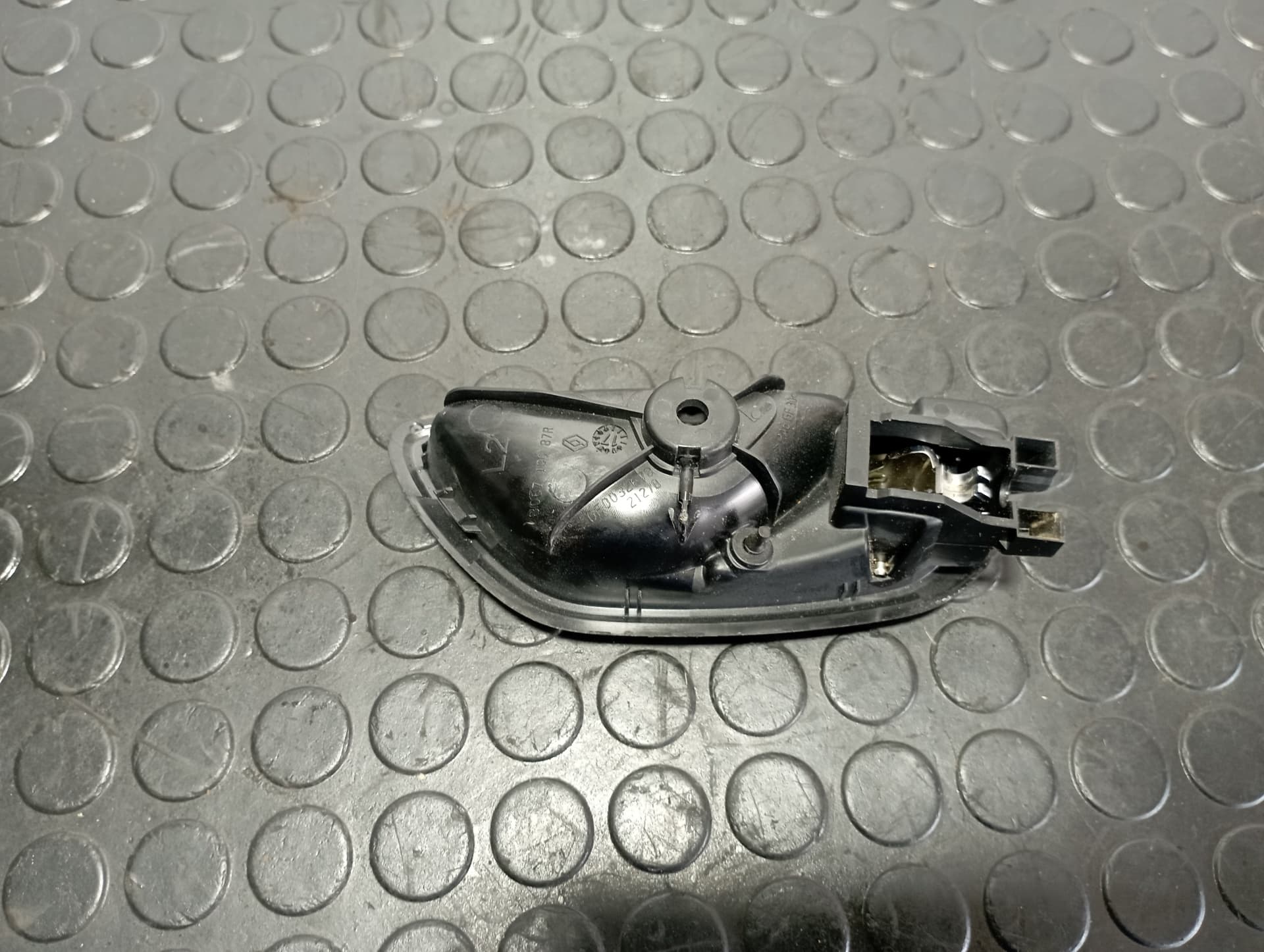 Recambio de MANETA INTERIOR TRASERA IZQUIERDA para RENAULT MEGANE IV BERLINA 5P 1.5 DCI K9KG6 referencia OEM IAM 050917B2 - NEGRO 3