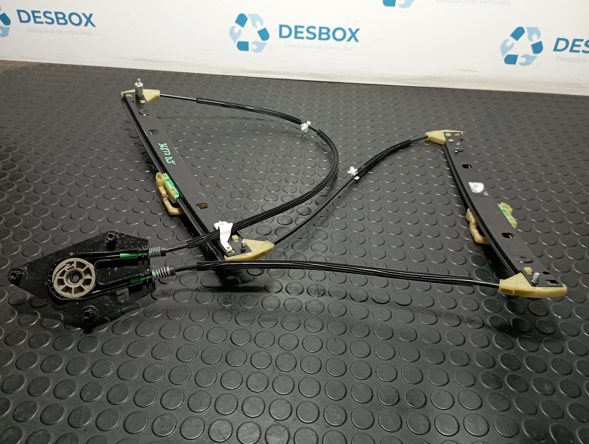 Recambio de ELEVALUNAS DELANTERO IZQUIERDO para AUDI A1 SPORTBACK (8XF) 1.6 TDI CXMA referencia OEM IAM 8X4837461A - GRIS