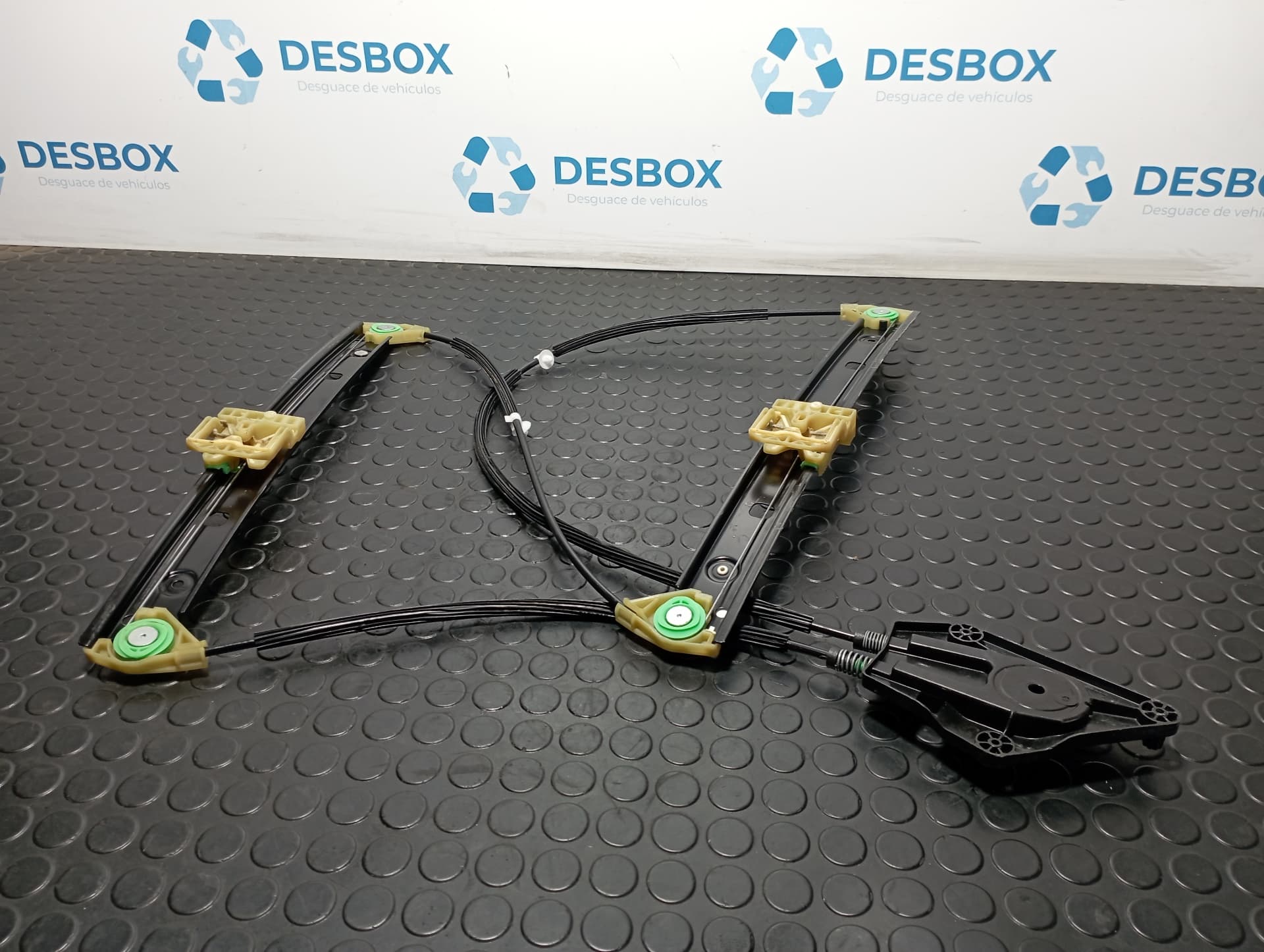 Recambio de ELEVALUNAS DELANTERO IZQUIERDO para AUDI A1 SPORTBACK (8XF) 1.6 TDI CXMA referencia OEM IAM 8X4837461A - GRIS 2