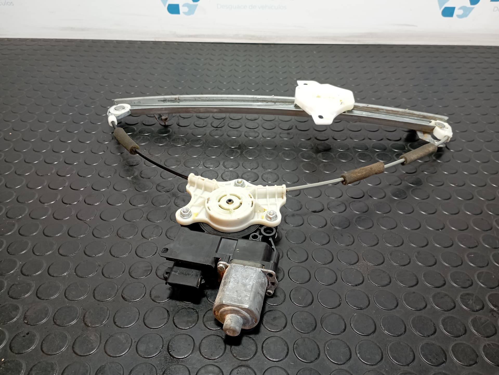 Recambio de ELEVALUNAS DELANTERO IZQUIERDO para HYUNDAI I20 ACTIVE G4LC referencia OEM IAM 82450C8010 - GRANATE 2