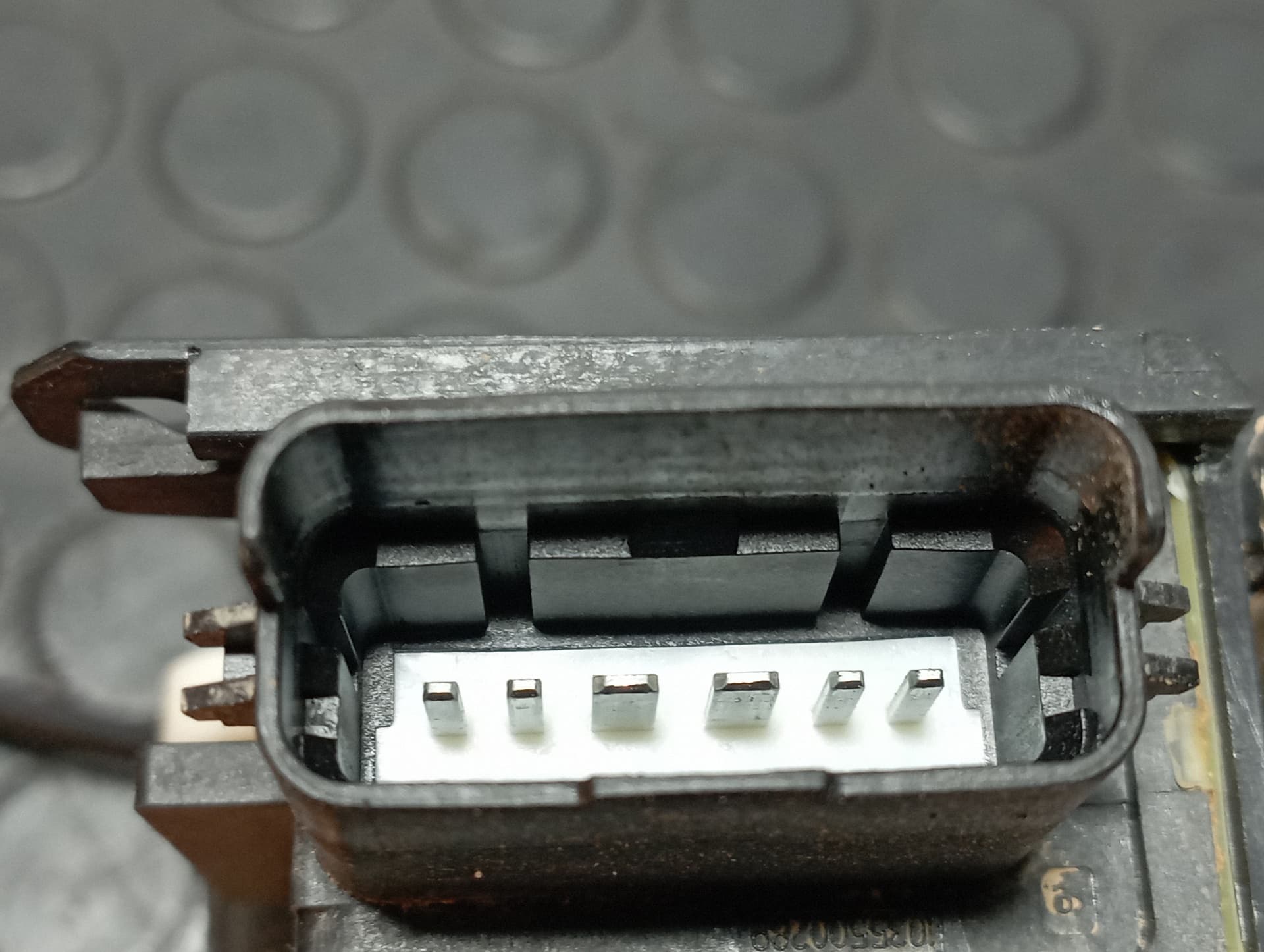 Recambio de ELEVALUNAS DELANTERO IZQUIERDO para HYUNDAI I20 ACTIVE G4LC referencia OEM IAM 82450C8010 - GRANATE 3