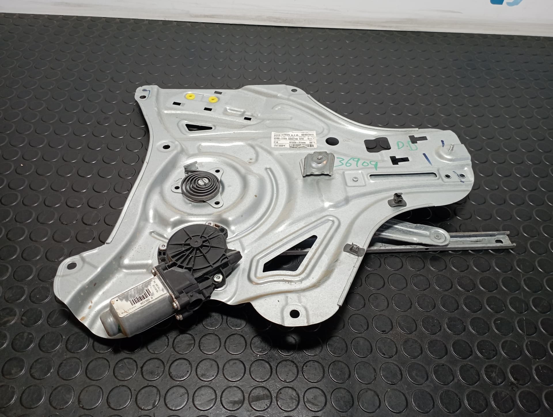 Recambio de ELEVALUNAS DELANTERO DERECHO para HYUNDAI IX35 1.6 CRDI D4FD referencia OEM IAM 813202Y000 - GRIS