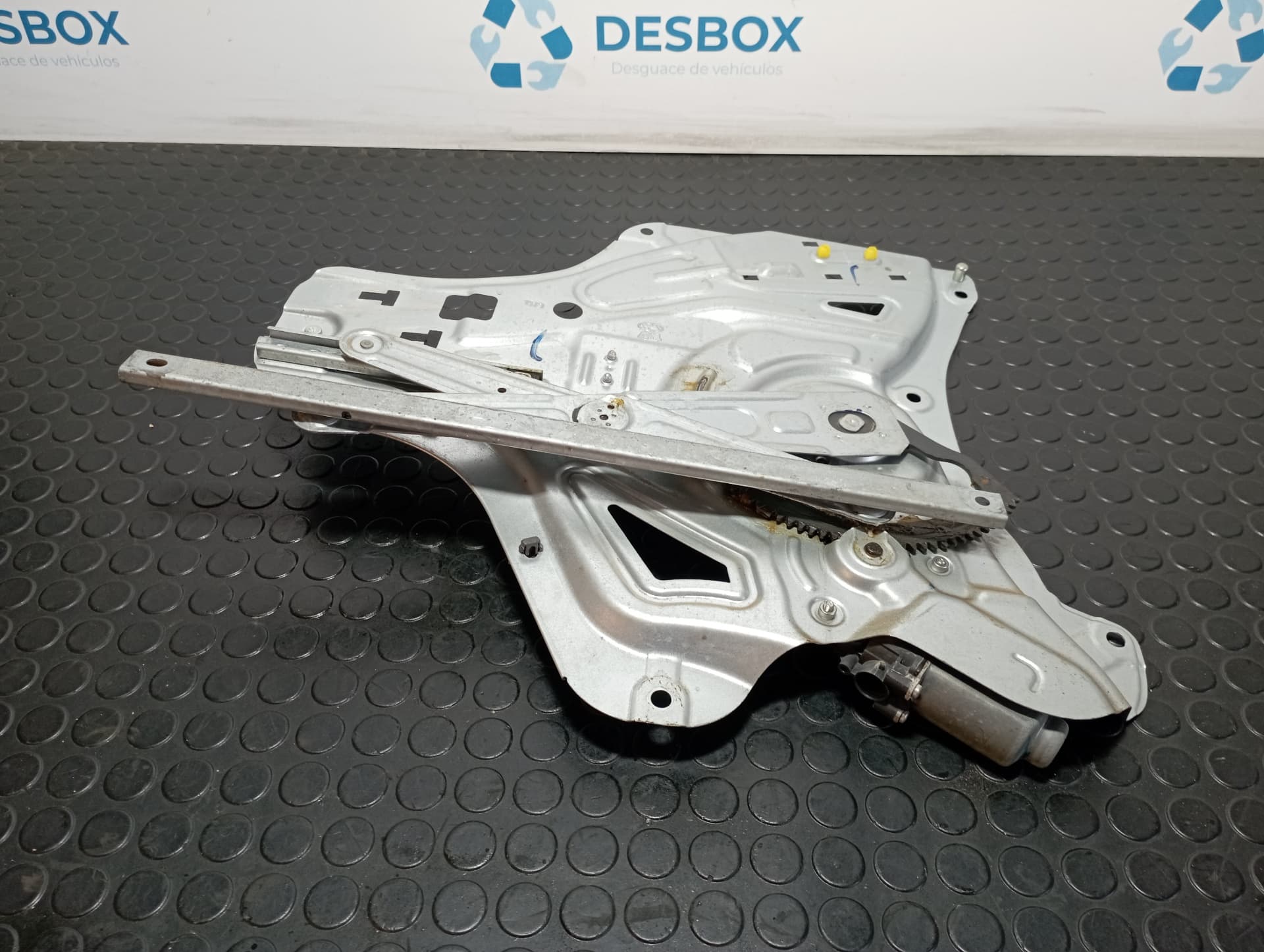 Recambio de ELEVALUNAS DELANTERO DERECHO para HYUNDAI IX35 1.6 CRDI D4FD referencia OEM IAM 813202Y000 - GRIS 4