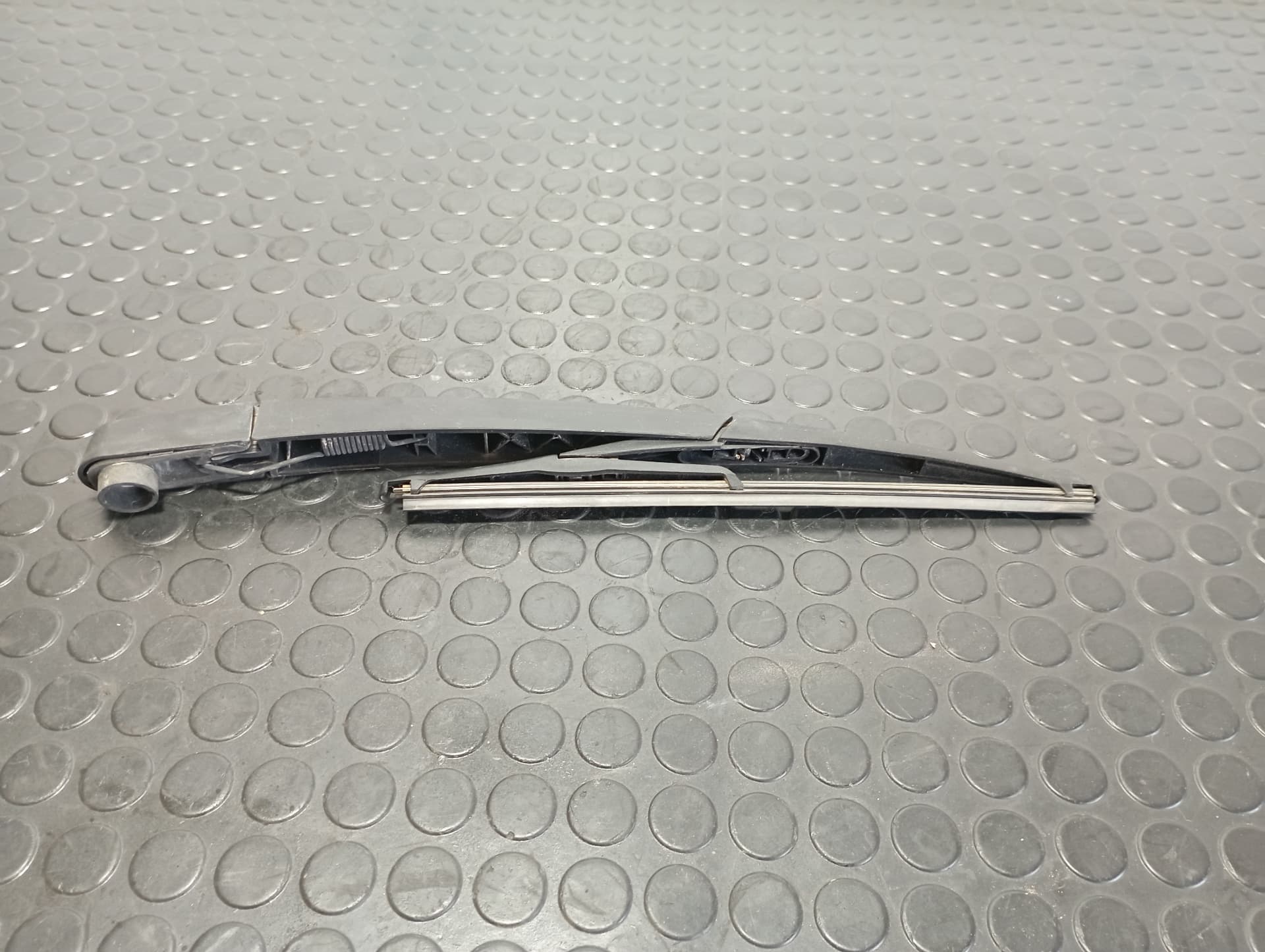 Recambio de BRAZO LIMPIA TRASERO para PEUGEOT 3008 1.6 5F01 referencia OEM IAM 9680481080 - MARRON