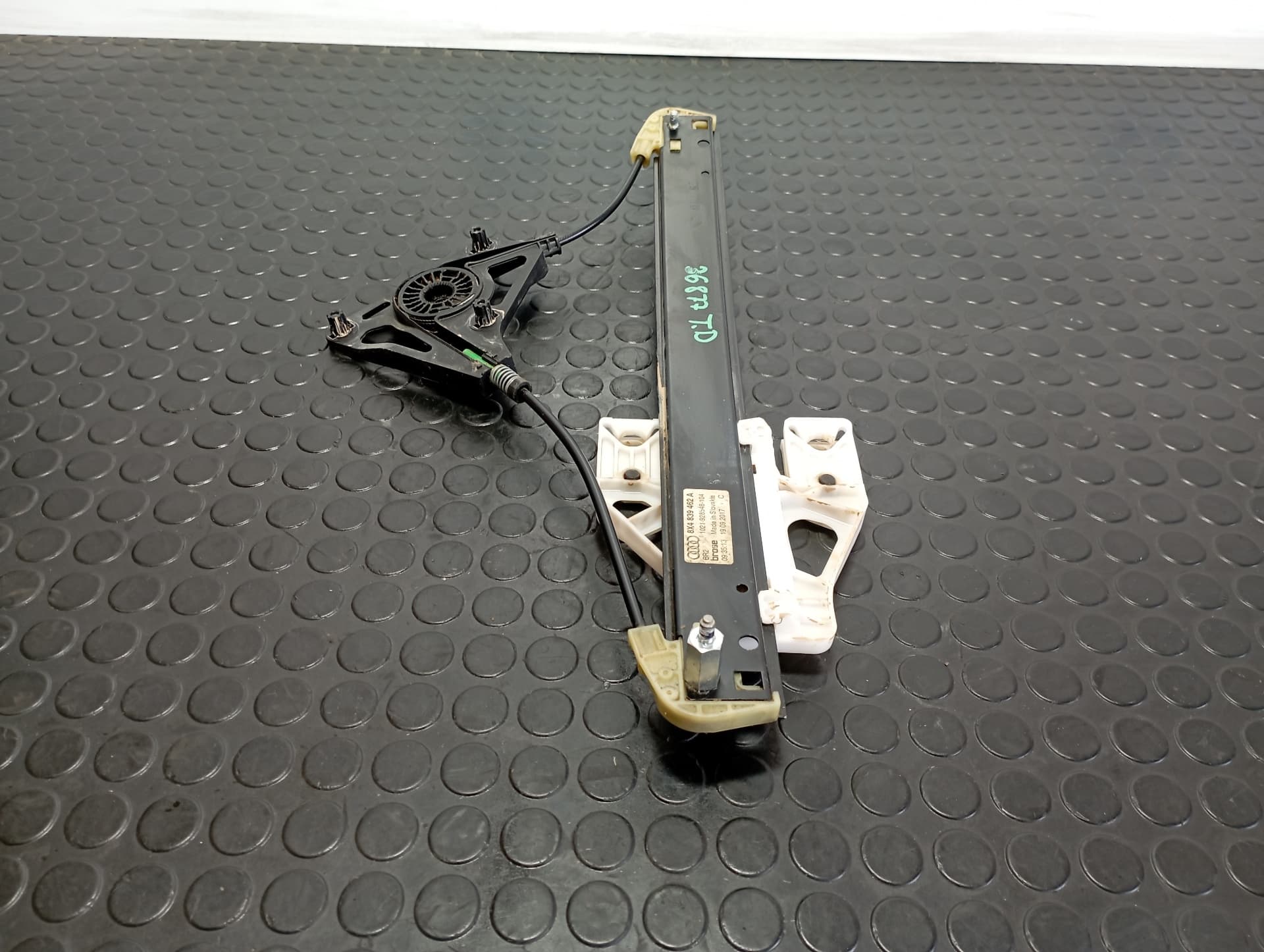 Recambio de ELEVALUNAS TRASERO DERECHO para AUDI A1 SPORTBACK (8XF) 1.6 TDI CXMA referencia OEM IAM 8X4839462A - GRIS