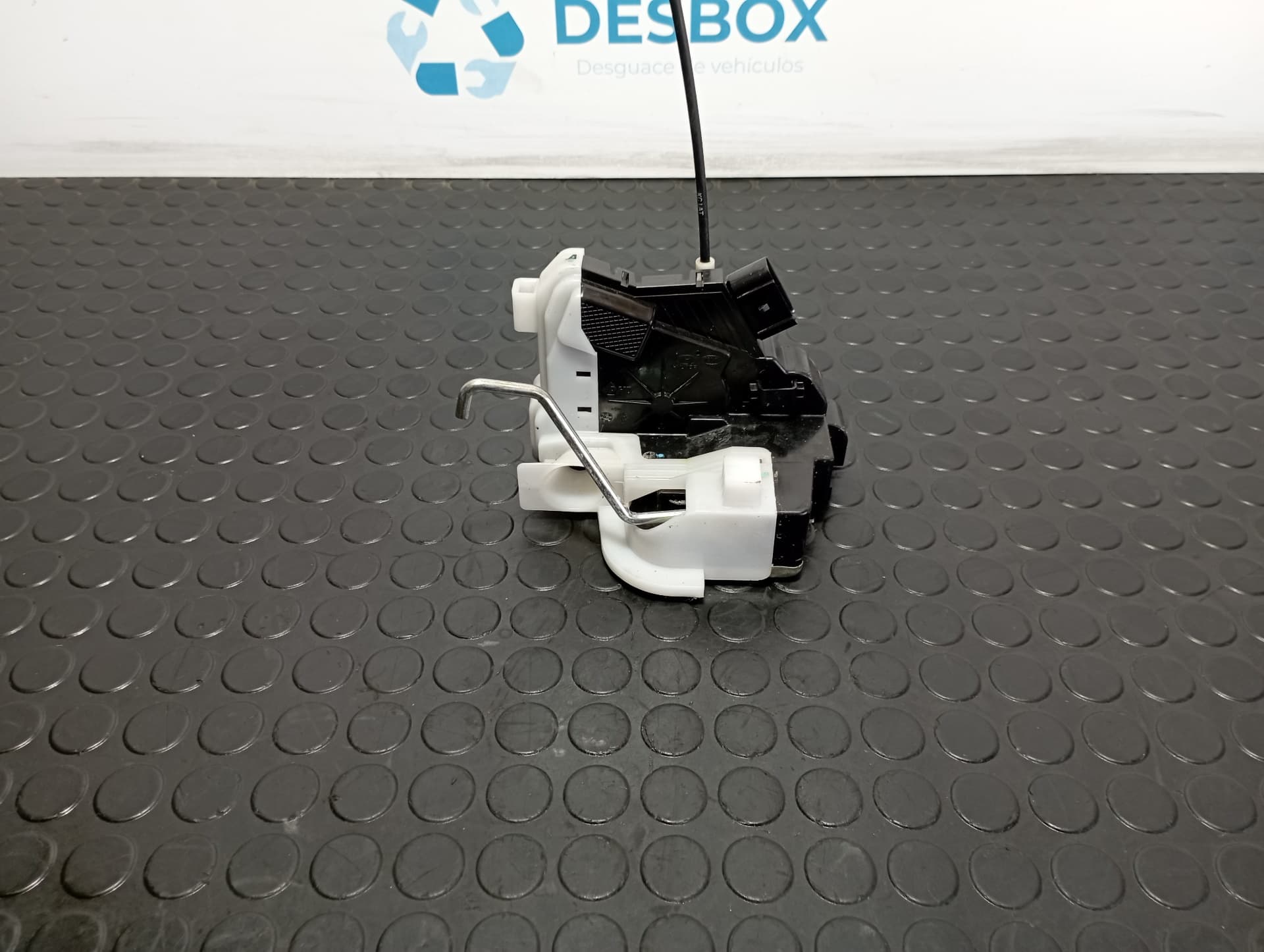 Recambio de CERRADURA PUERTA DELANTERA DERECHA para HYUNDAI I20 ACTIVE G4LC referencia OEM IAM 81320C8040 - GRANATE