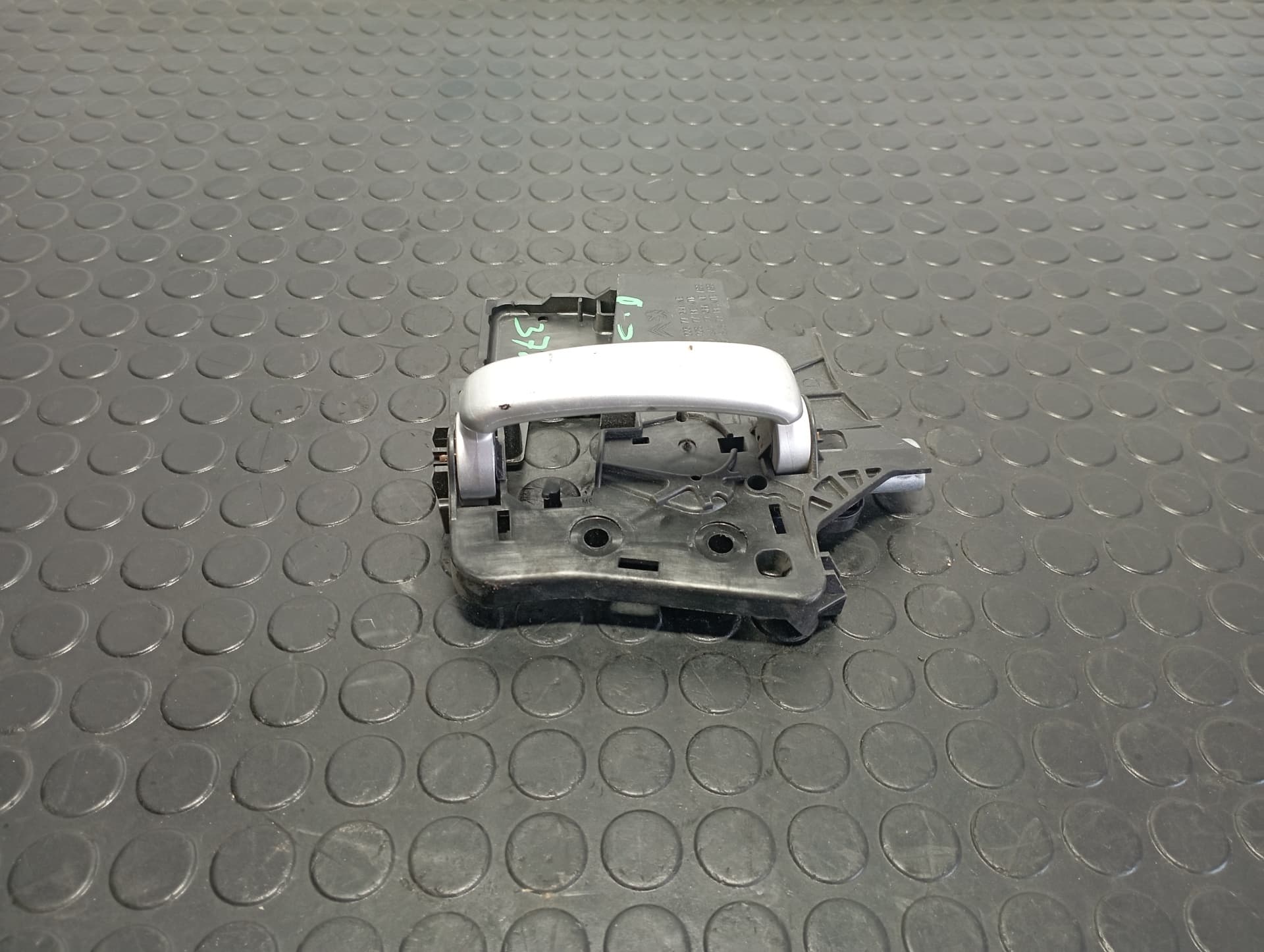 Recambio de MANETA  PUERTA CORREDERA DERECHA para PEUGEOT PARTNER BH02 referencia OEM IAM 9682100677 - GRIS 2