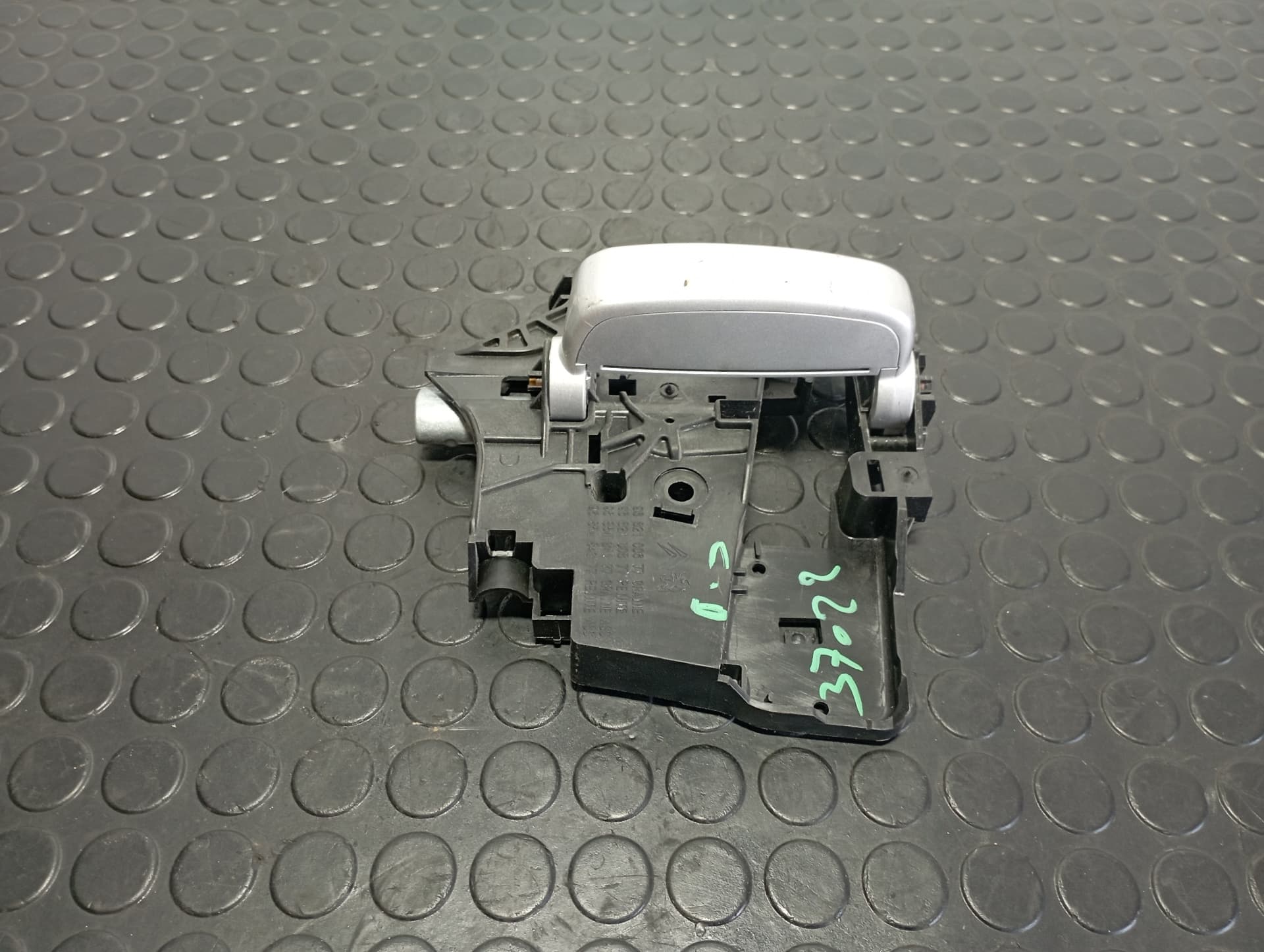 Recambio de MANETA  PUERTA CORREDERA DERECHA para PEUGEOT PARTNER BH02 referencia OEM IAM 9682100677 - GRIS 4