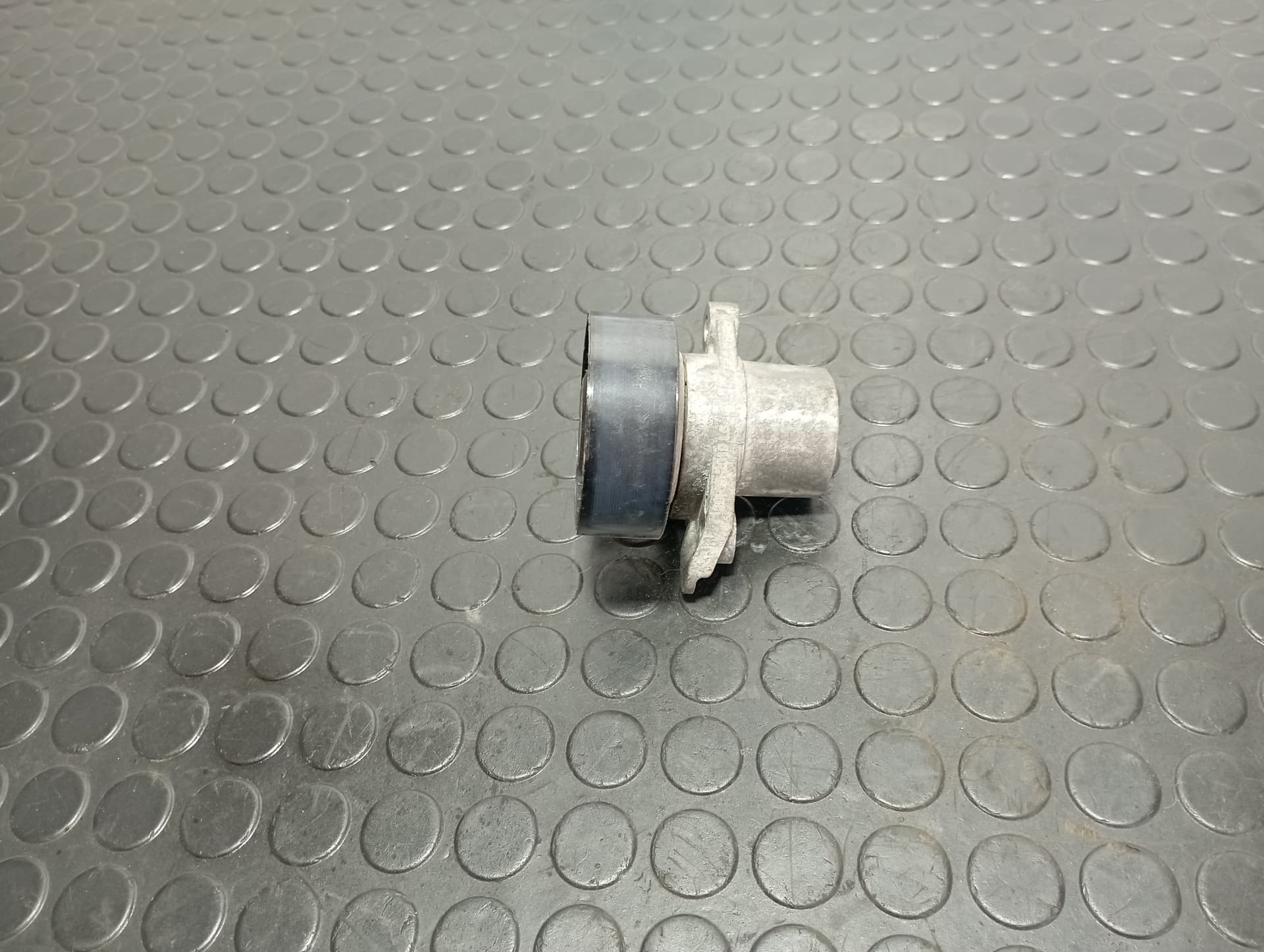 Recambio de TENSOR CORREA AUXILIAR para VOLKSWAGEN POLO 1.0 TSI DKL referencia OEM IAM F56822405 - GRIS 2
