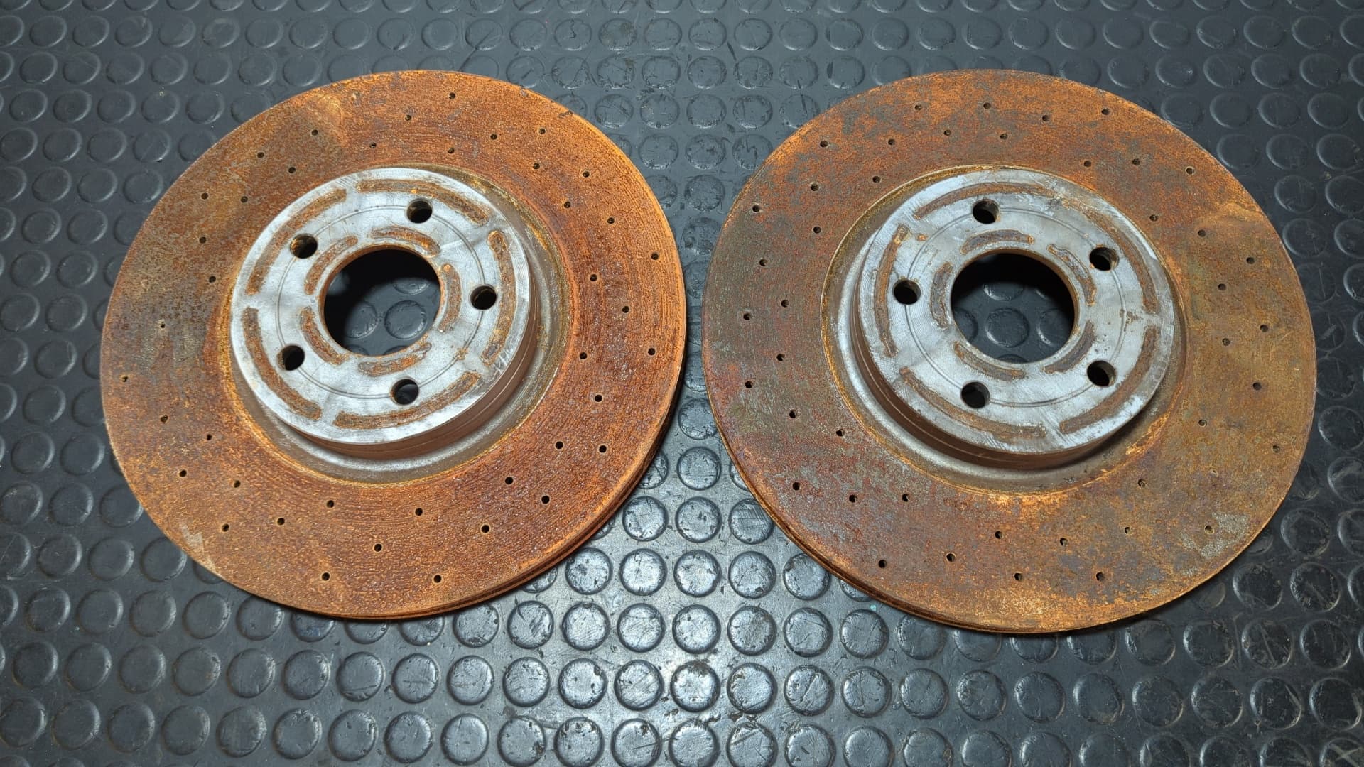 Recambio de JUEGO DISCOS FRENO DELANTEROS para FORD FOCUS LIM. (CB8) FOCUS ST SPORT R9DA referencia OEM IAM KBA60872 - ROJO