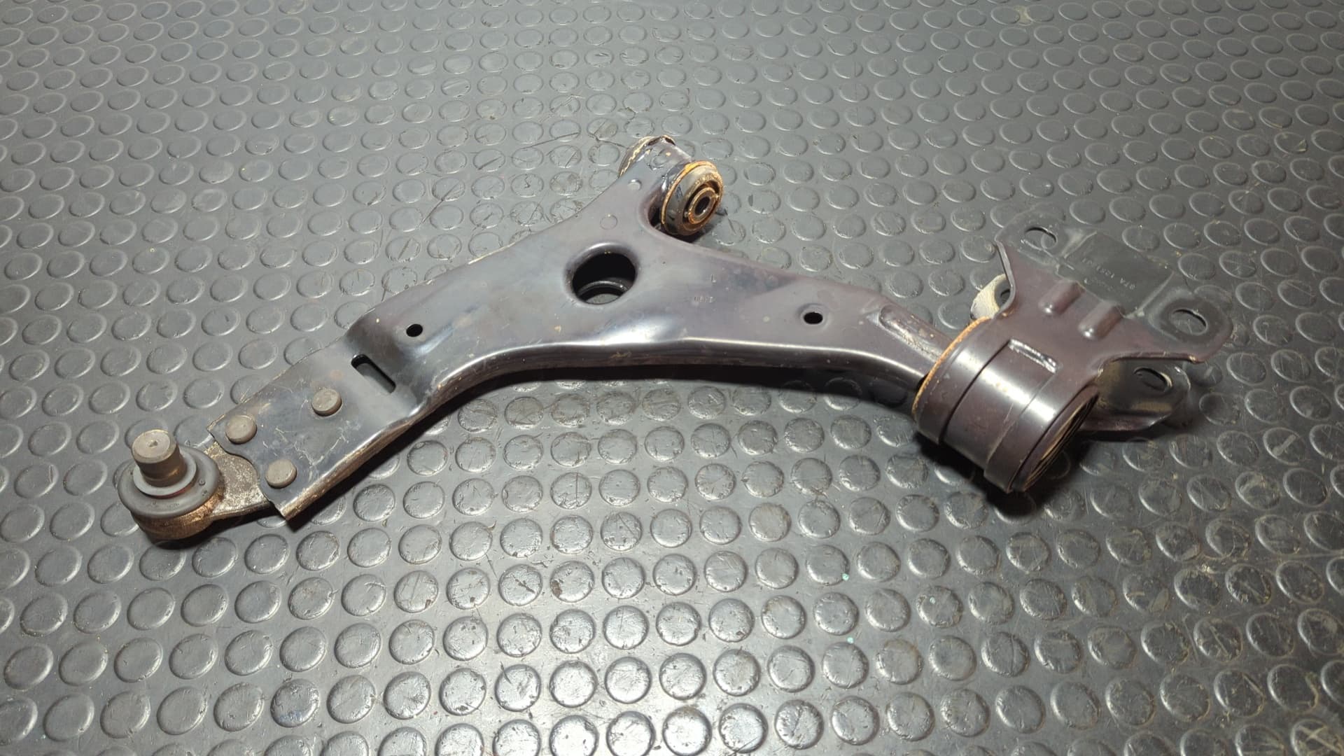 Recambio de BRAZO IZQUIERDO INFERIOR DELANTERO para FORD FOCUS LIM. (CB8) FOCUS ST SPORT R9DA referencia OEM IAM BV613A262AAA - ROJO