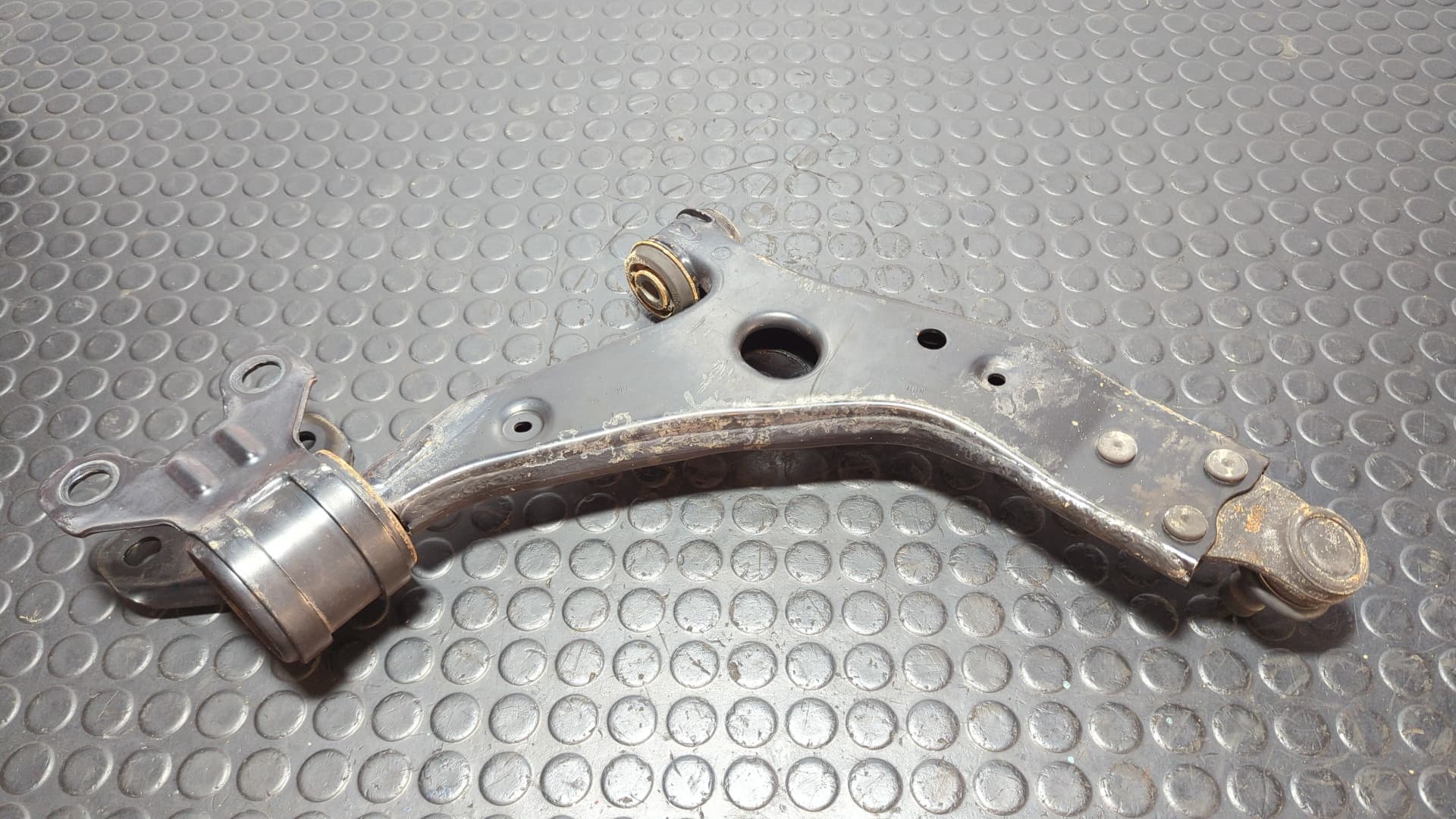 Recambio de BRAZO IZQUIERDO INFERIOR DELANTERO para FORD FOCUS LIM. (CB8) FOCUS ST SPORT R9DA referencia OEM IAM BV613A262AAA - ROJO 4