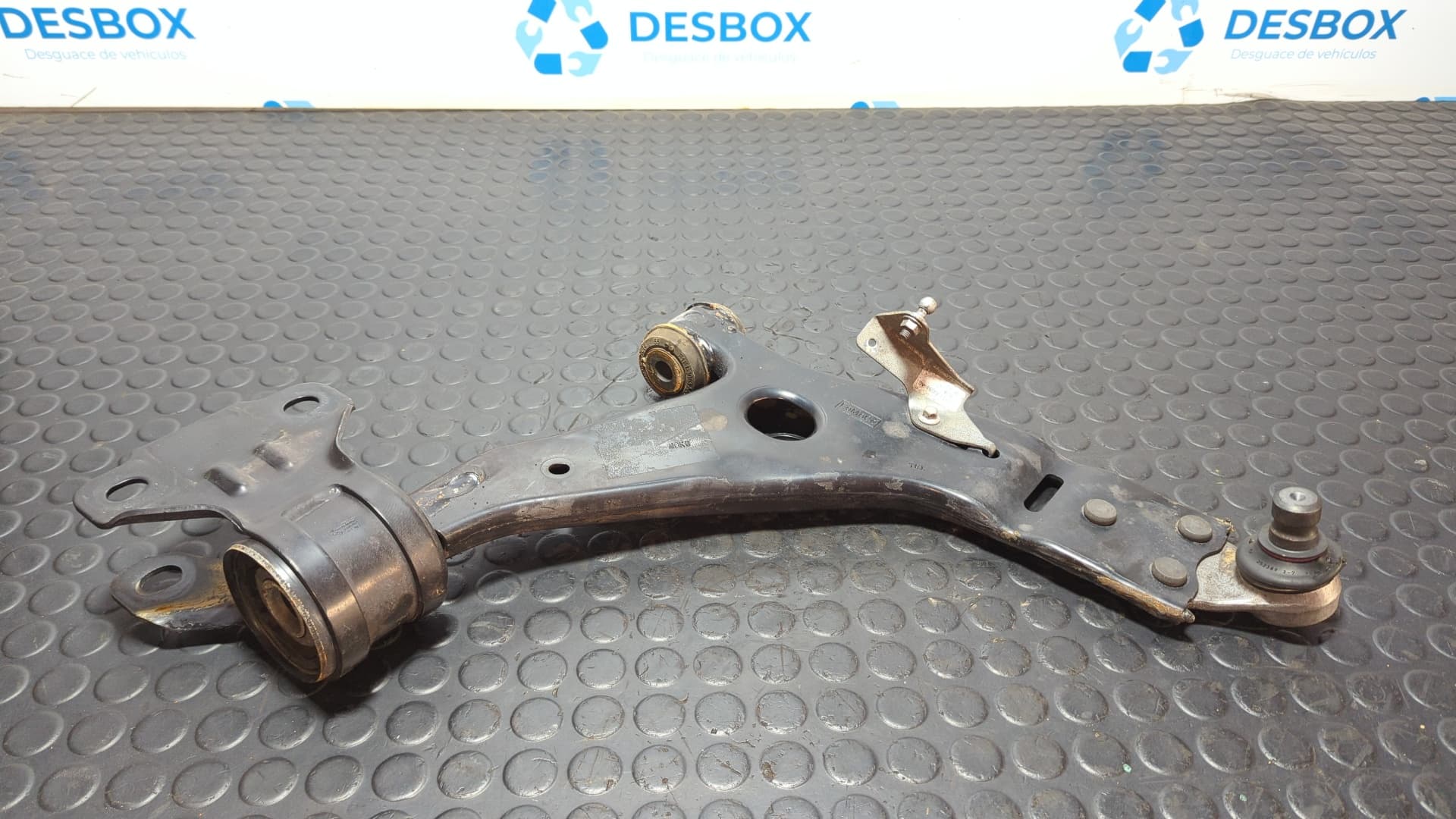 Recambio de BRAZO DERECHO INFERIOR DELANTERO para FORD FOCUS LIM. (CB8) FOCUS ST SPORT R9DA referencia OEM IAM BV613C339AAA - ROJO