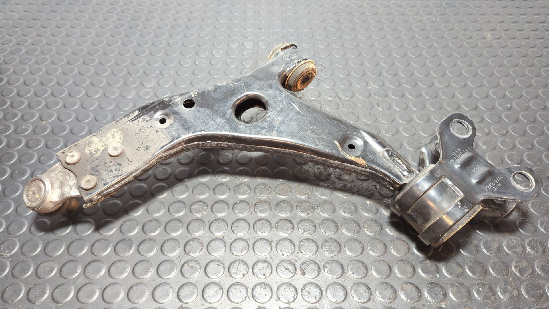 Recambio de BRAZO DERECHO INFERIOR DELANTERO para FORD FOCUS LIM. (CB8) FOCUS ST SPORT R9DA referencia OEM IAM BV613C339AAA - ROJO 3