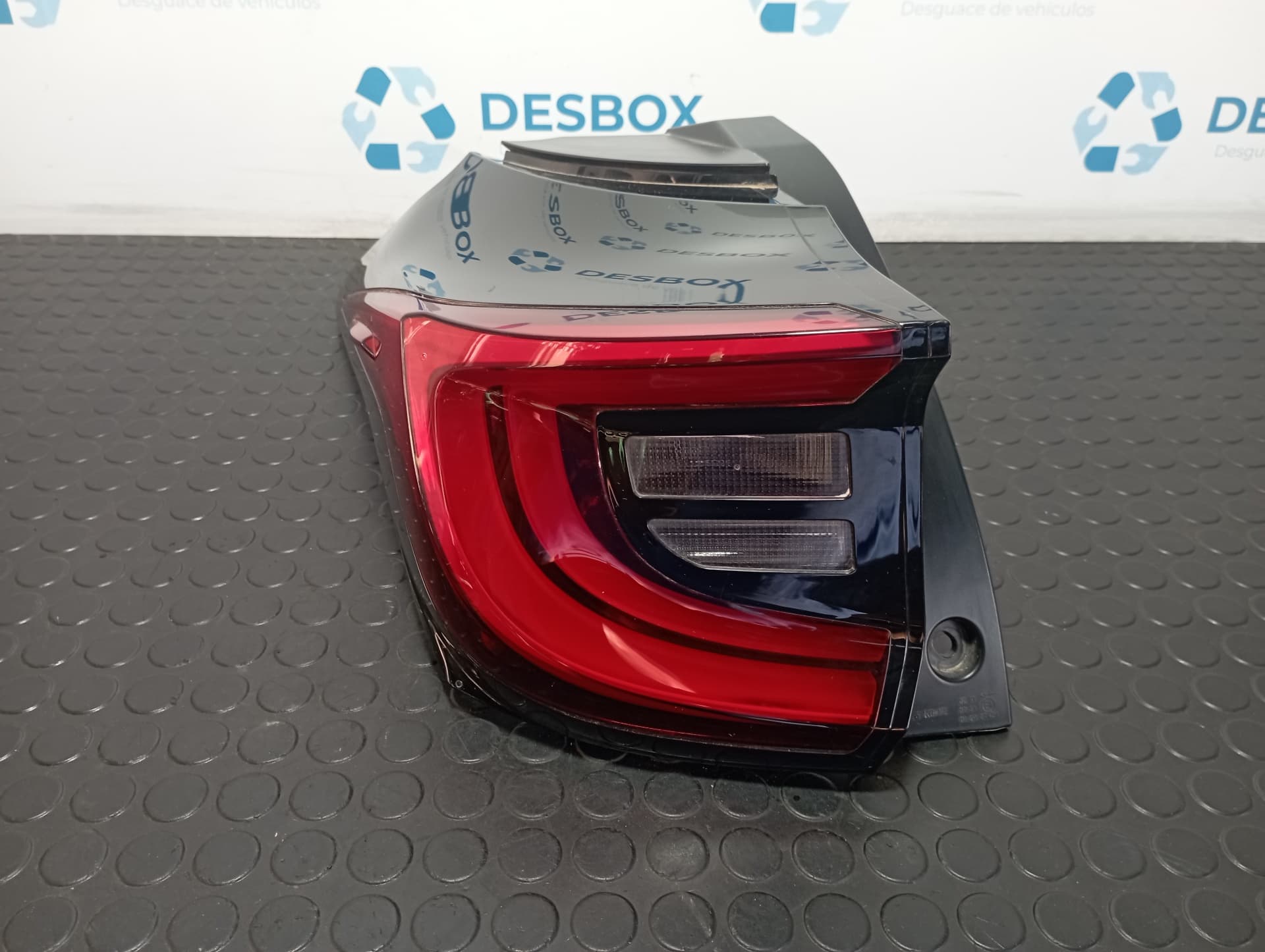 Recambio de PILOTO TRASERO IZQUIERDO para TOYOTA YARIS (XP21) YARIS HIBRID M15A referencia OEM IAM V356015L - AZUL