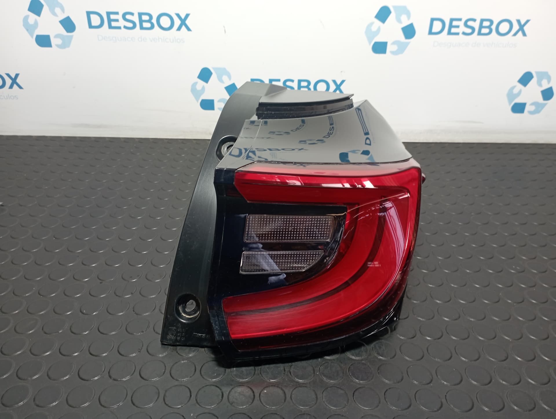 Recambio de PILOTO TRASERO DERECHO para TOYOTA YARIS (XP21) YARIS HIBRID M15A referencia OEM IAM V356015R - AZUL