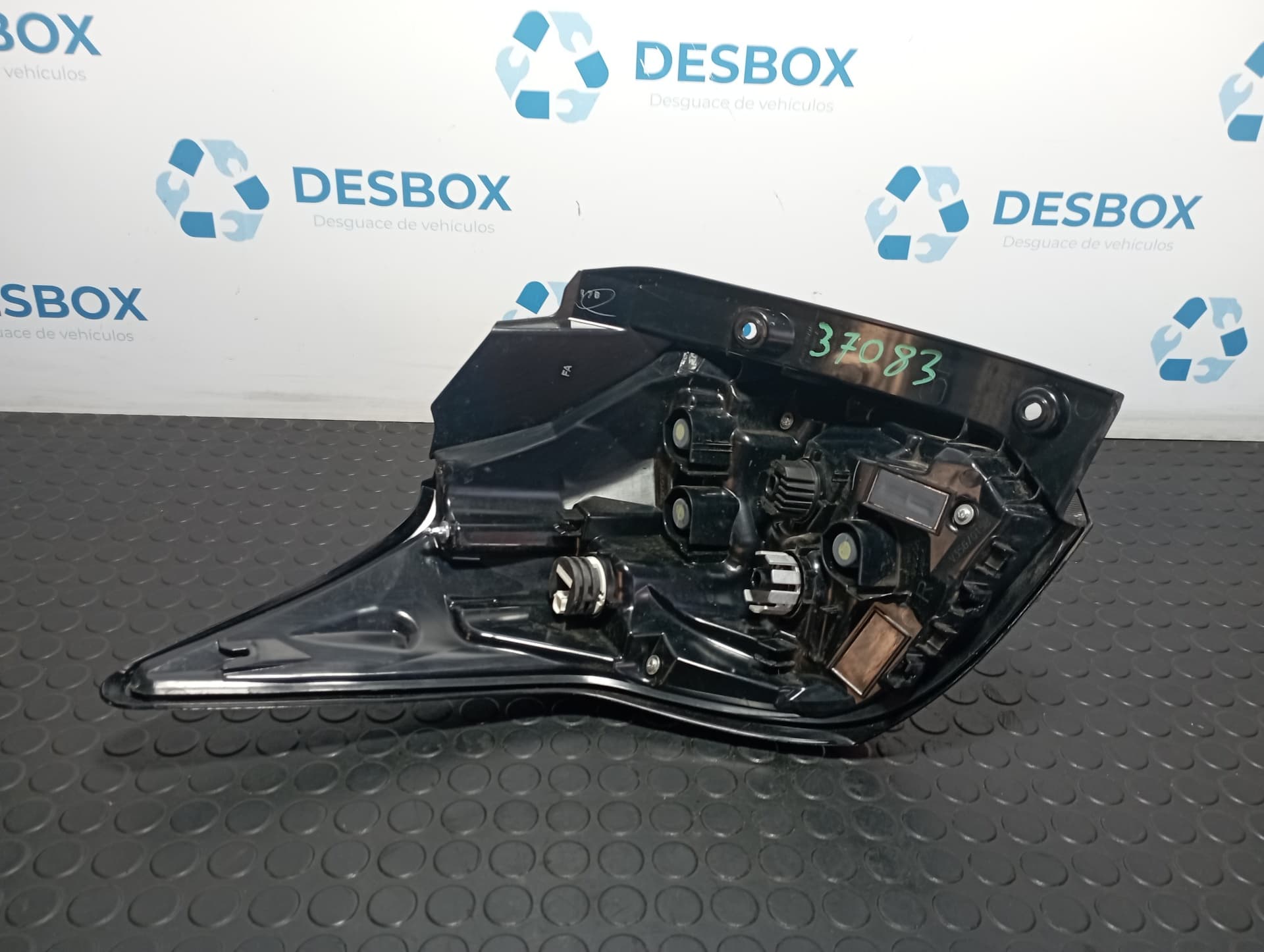Recambio de PILOTO TRASERO DERECHO para TOYOTA YARIS (XP21) YARIS HIBRID M15A referencia OEM IAM V356015R - AZUL 2