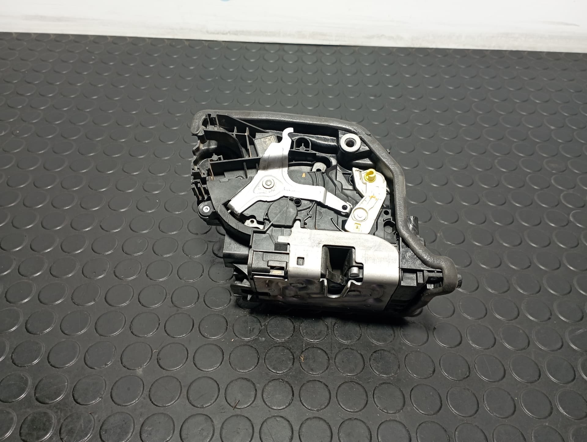 Recambio de CERRADURA PUERTA TRASERA DERECHA para BMW SERIE X1 (F48) X1 SDRIVE 18D B47C20A referencia OEM IAM 18283810CZ - BLANCO 3