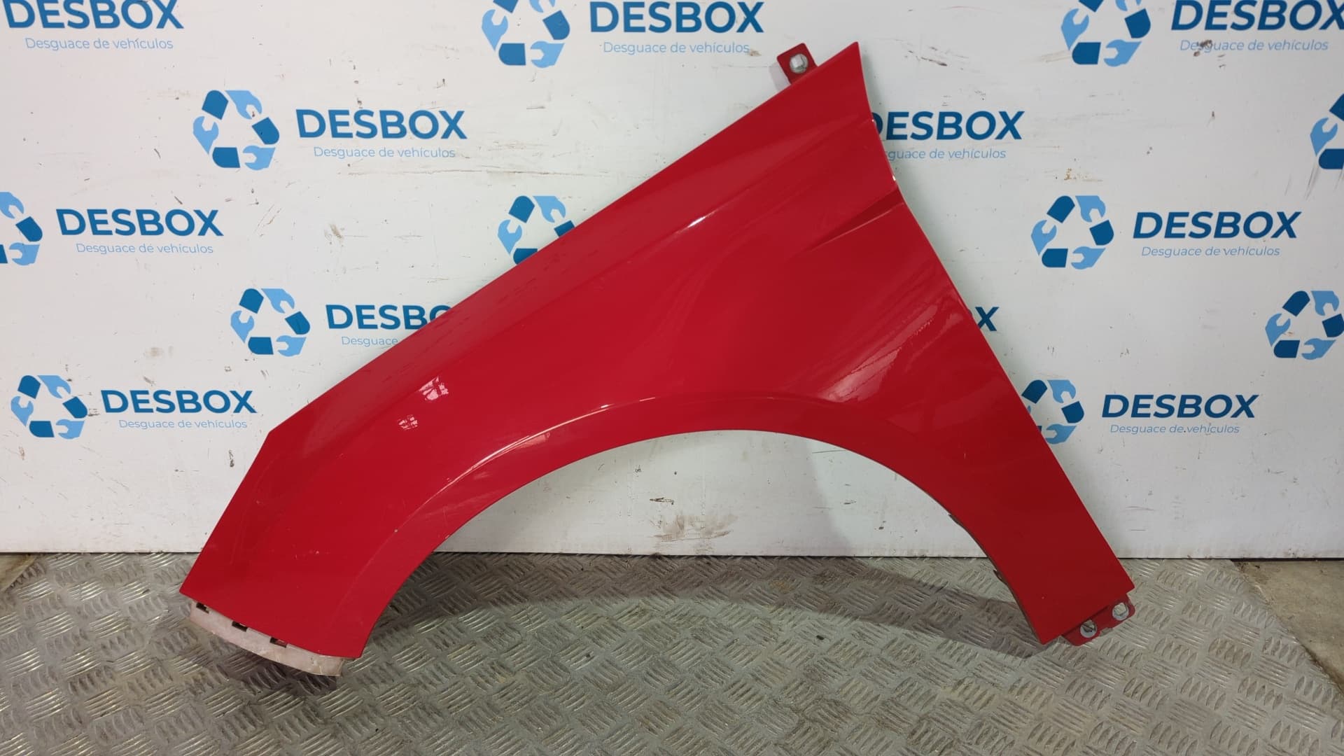 Recambio de ALETA DELANTERA IZQUIERDA para FORD FOCUS LIM. (CB8) FOCUS ST SPORT R9DA - ROJO