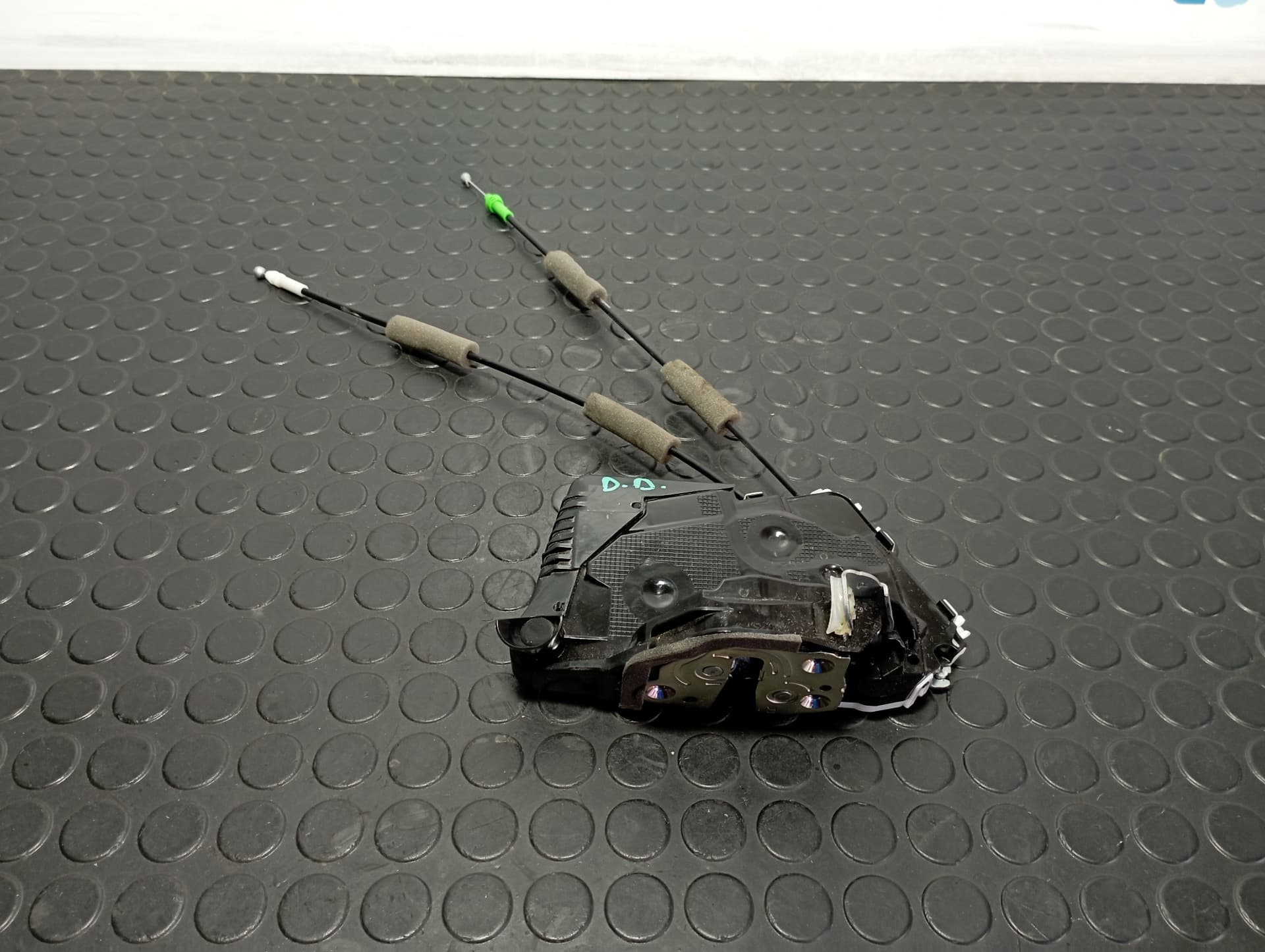 Recambio de CERRADURA PUERTA DELANTERA DERECHA para TOYOTA YARIS (XP21) YARIS HIBRID M15A referencia OEM IAM V5111130 - AZUL