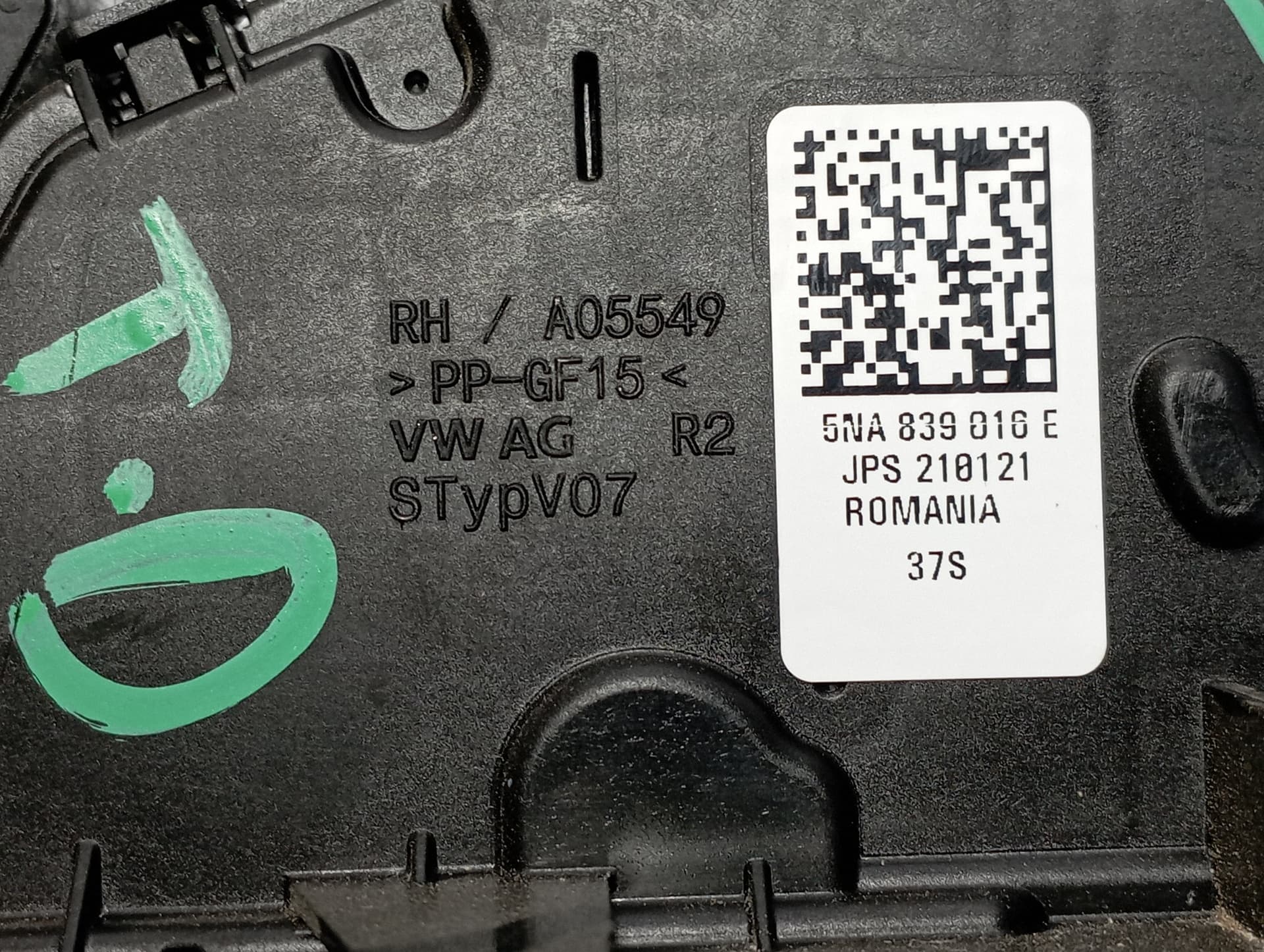 Recambio de CERRADURA PUERTA TRASERA DERECHA para VOLKSWAGEN TIGUAN 1.9 TDI DTR referencia OEM IAM 5NA839816E - NEGRO 4
