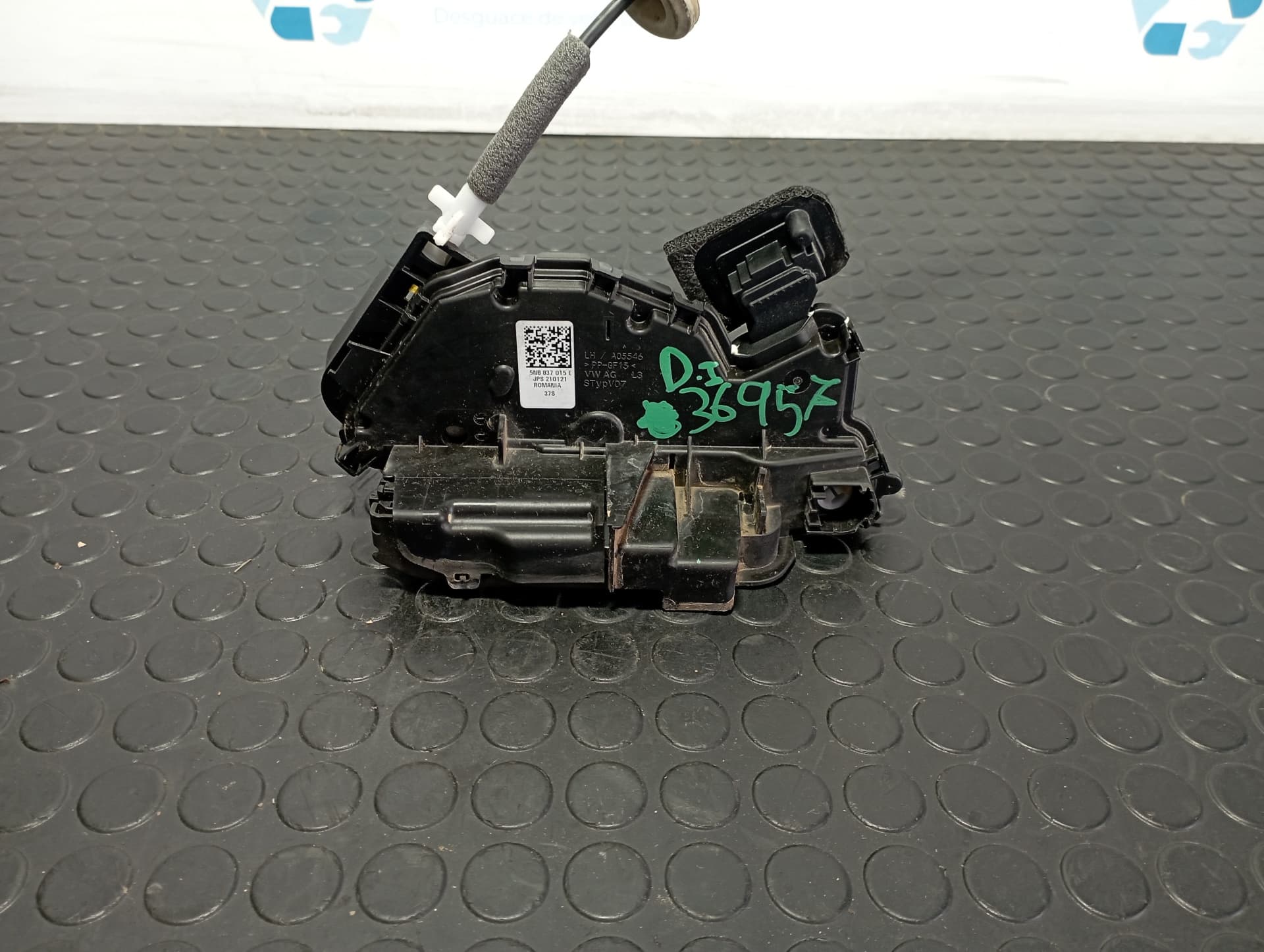 Recambio de CERRADURA PUERTA DELANTERA IZQUIERDA para VOLKSWAGEN TIGUAN 1.9 TDI DTR referencia OEM IAM 5NB837015E - NEGRO