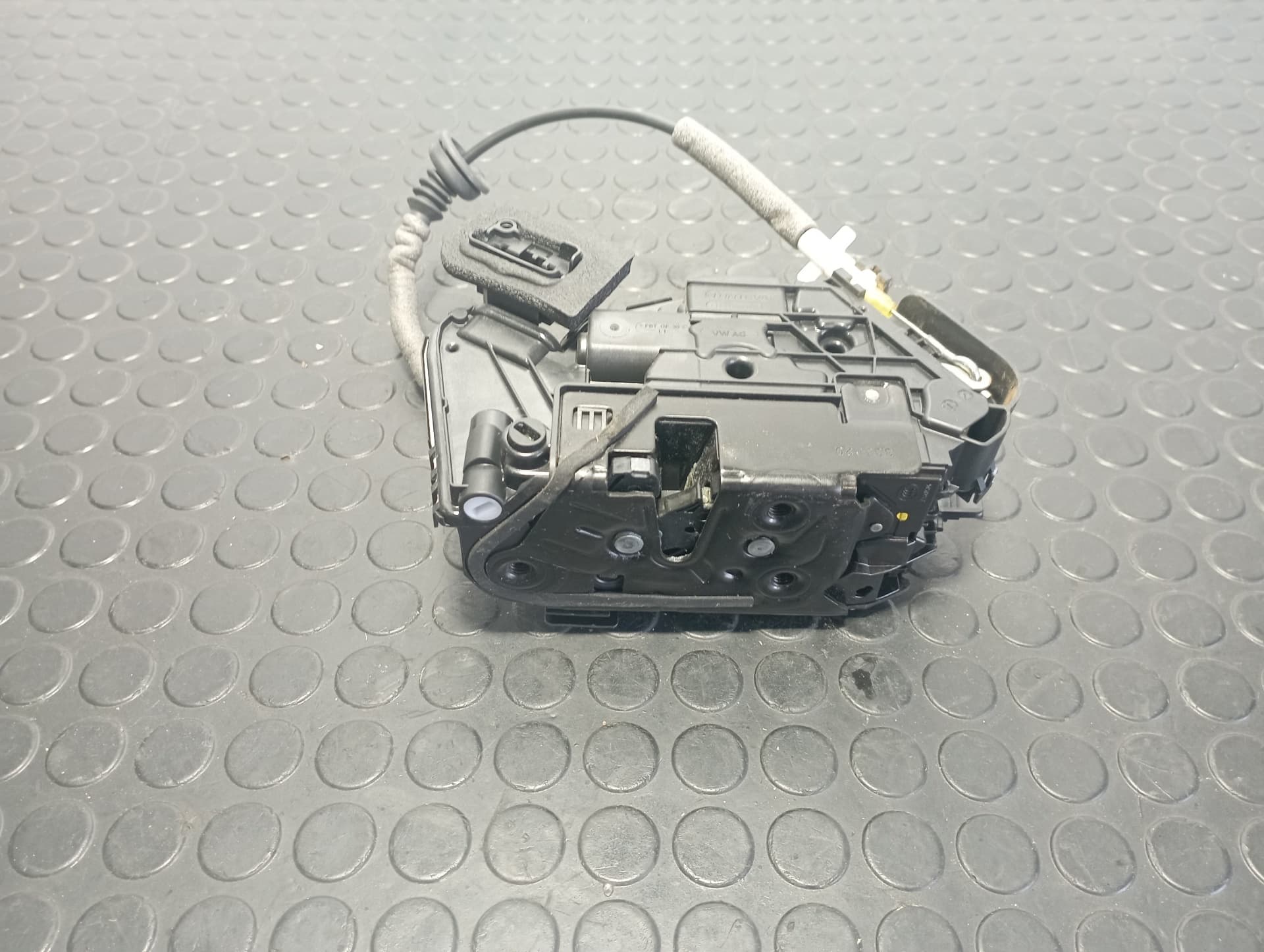 Recambio de CERRADURA PUERTA TRASERA IZQUIERDA para VOLKSWAGEN TIGUAN 1.9 TDI DTR referencia OEM IAM 5NA839015E - NEGRO