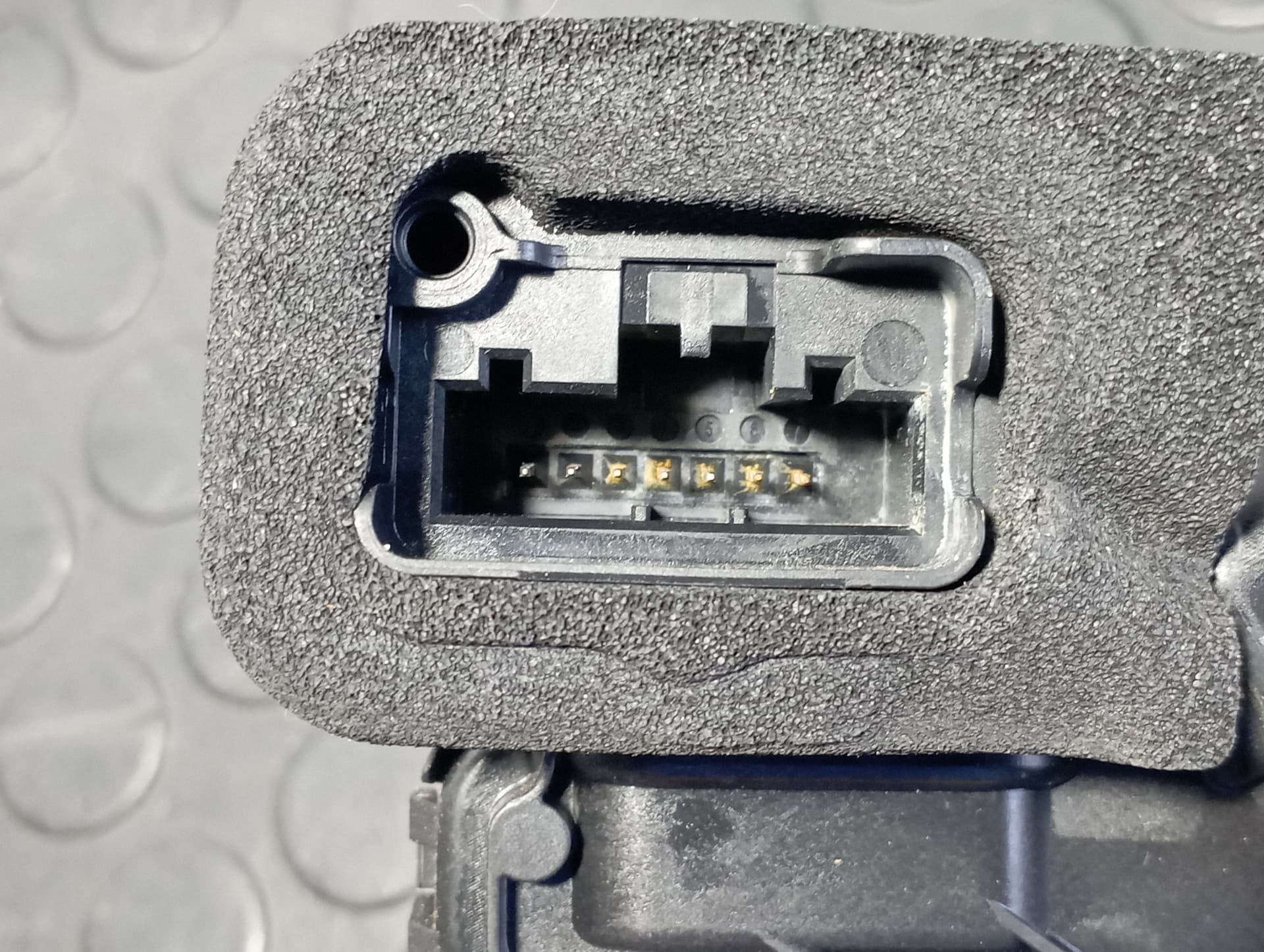 Recambio de CERRADURA PUERTA TRASERA IZQUIERDA para AUDI Q3 (F3B) 35 TDI DTSB referencia OEM IAM A5L5TA839015L - BLANCO 4
