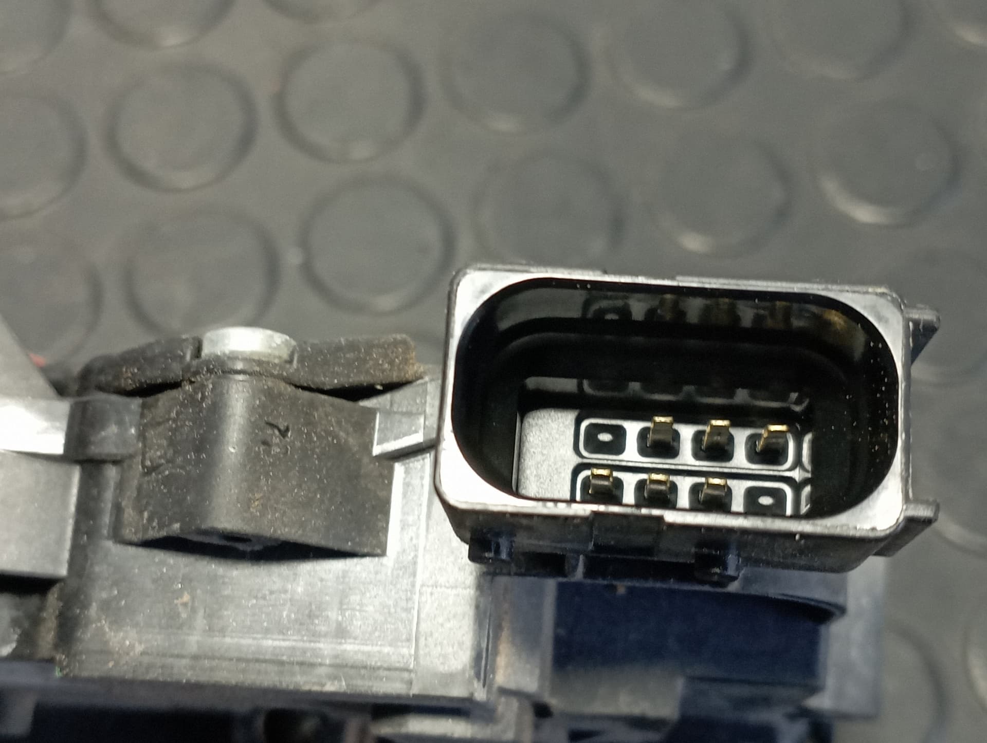Recambio de CERRADURA PUERTA TRASERA IZQUIERDA para OPEL CORSA E 1.4 GASOLINA B14XER referencia OEM IAM 13431842 - GRIS 4