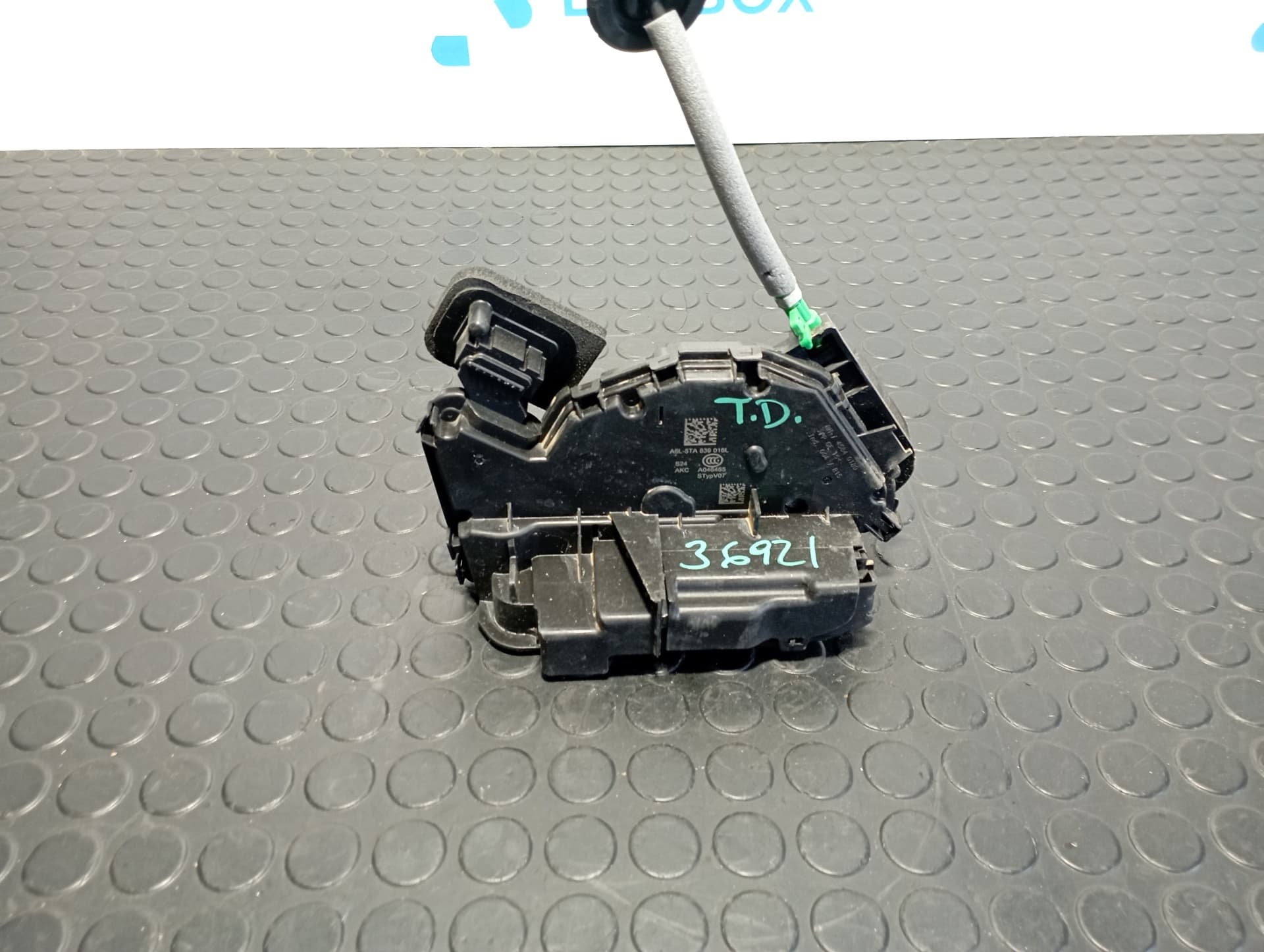 Recambio de CERRADURA PUERTA TRASERA DERECHA para AUDI Q3 (F3B) 35 TDI DTSB referencia OEM IAM A6L5TA839016L - BLANCO
