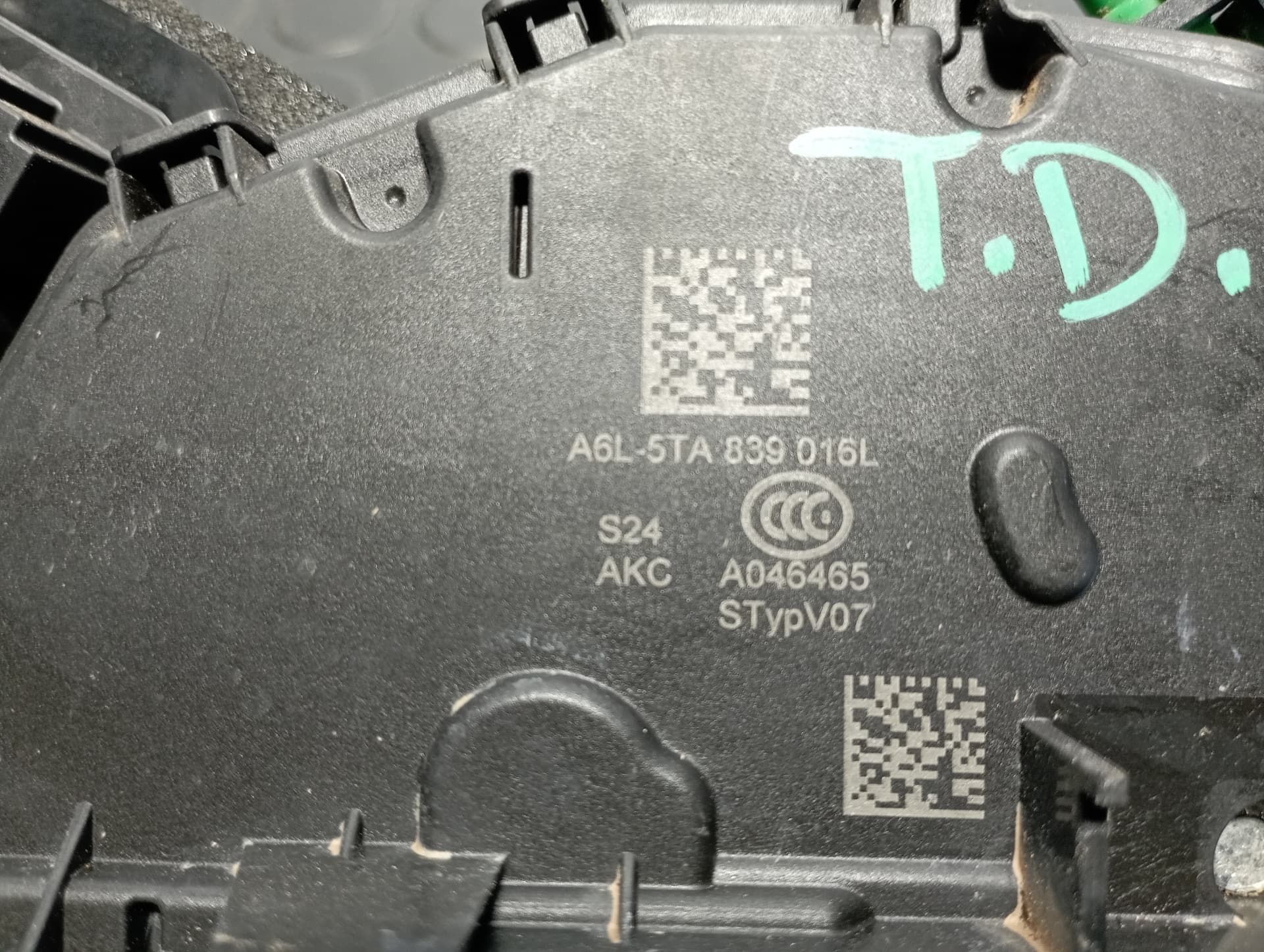 Recambio de CERRADURA PUERTA TRASERA DERECHA para AUDI Q3 (F3B) 35 TDI DTSB referencia OEM IAM A6L5TA839016L - BLANCO 2