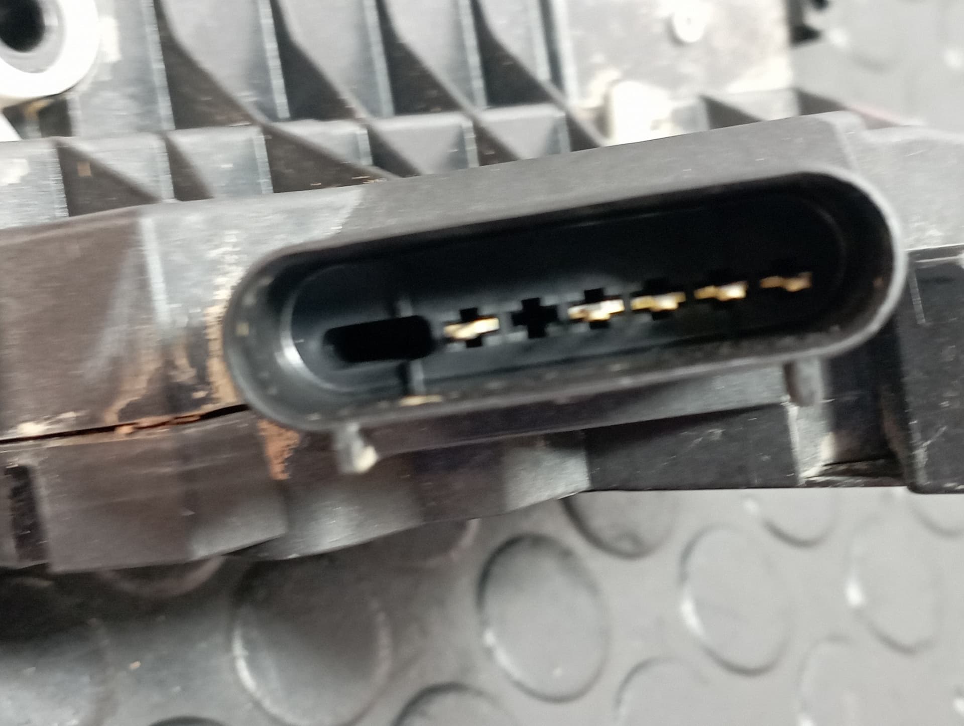 Recambio de CERRADURA PUERTA TRASERA DERECHA para FORD FOCUS LIM. (CB8) FOCUS ST SPORT R9DA referencia OEM IAM BM5AA26412BD - ROJO 4