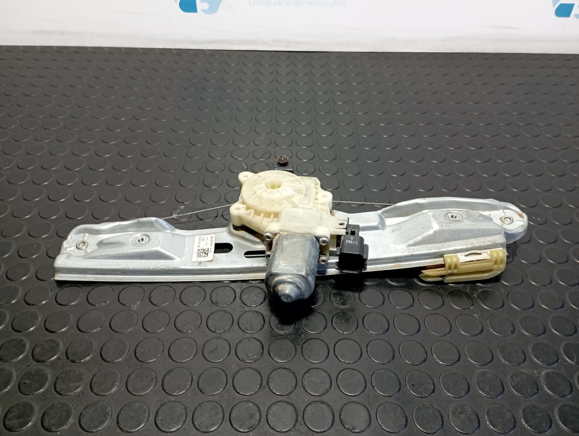 Recambio de ELEVALUNAS TRASERO IZQUIERDO para FORD FOCUS LIM. (CB8) FOCUS ST SPORT R9DA referencia OEM IAM A27001BC - ROJO