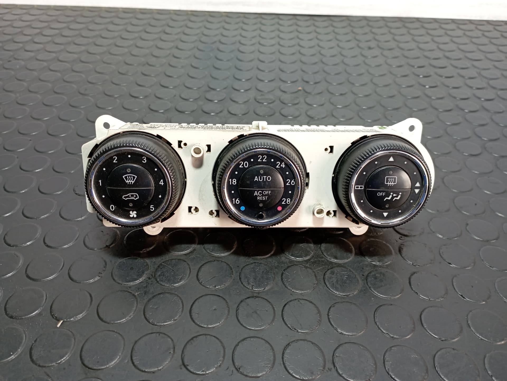 Recambio de MANDO CALEFACCION / AIRE ACONDICIONADO para MERCEDES-BENZ CLASE M (W163) 270 CDI 612963 referencia OEM IAM A1638204989KZ - GRIS