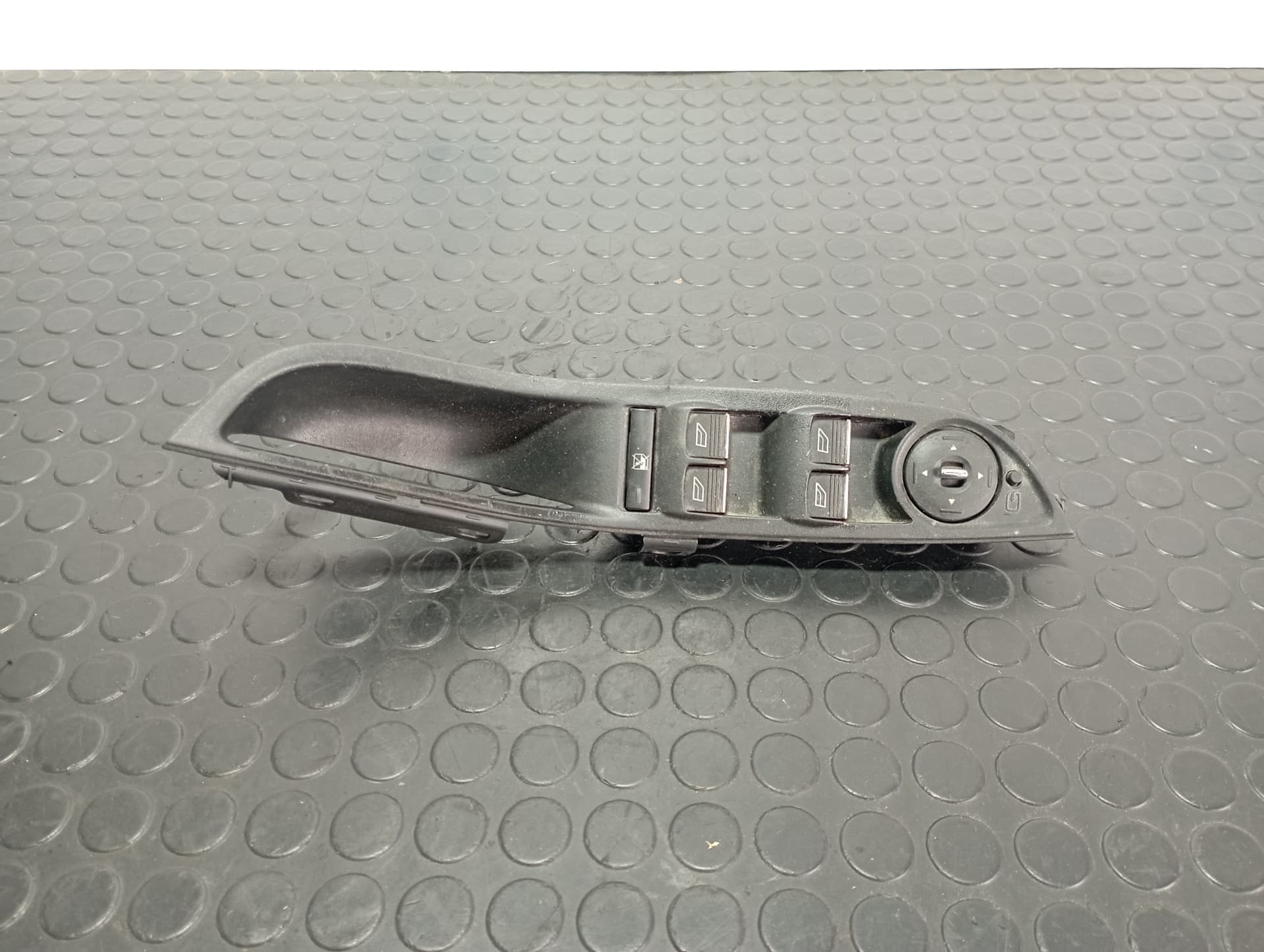 Recambio de MANDO ELEVALUNAS DELANTERO IZQUIERDO para FORD FOCUS TURN. III1.6 TDCI T1DB referencia OEM IAM AM5T14A132CA - GRIS