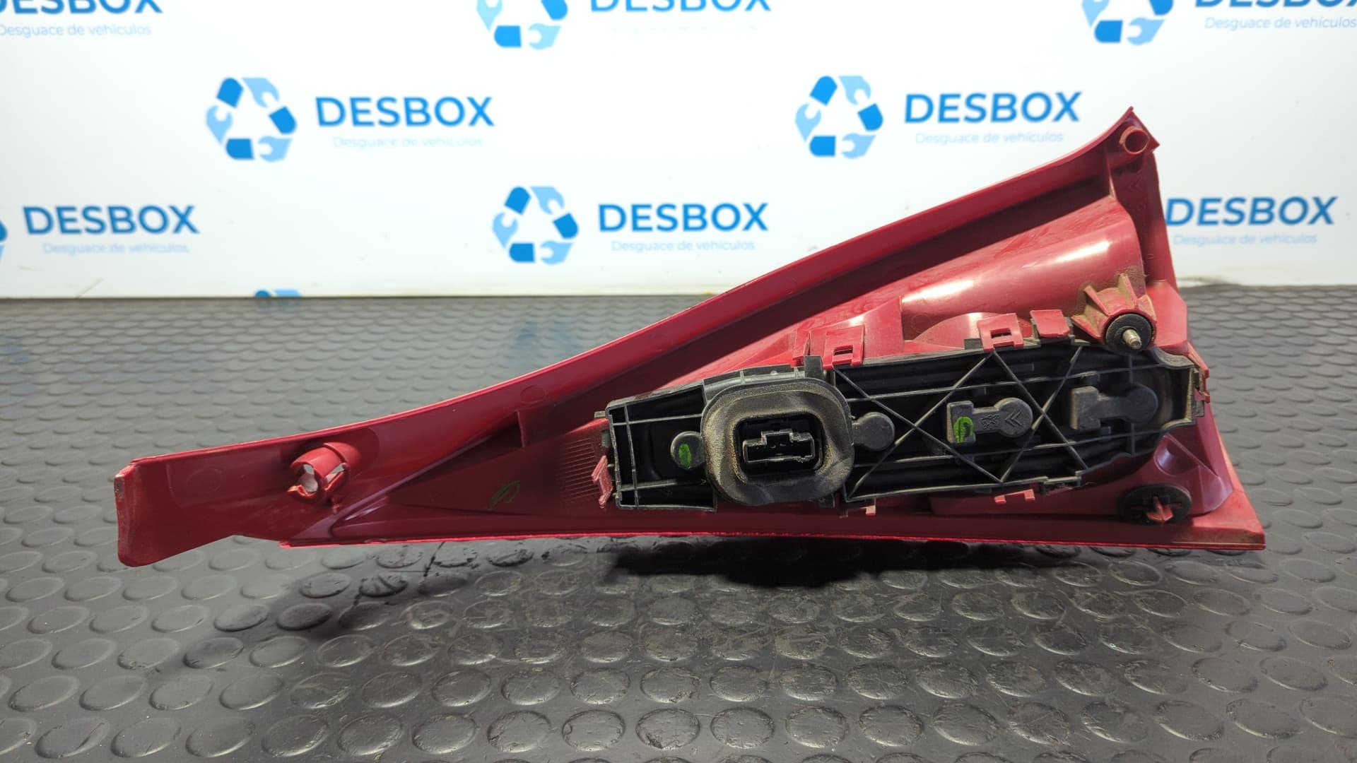 Recambio de PILOTO TRASERO DERECHO para CITROEN C3 1.1 referencia OEM IAM 2556 4