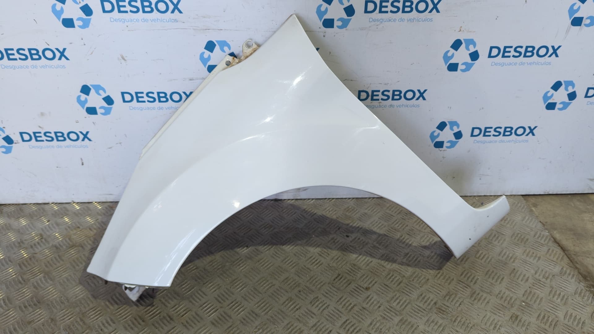Recambio de ALETA DELANTERA IZQUIERDA para FORD FIESTA (CCN) Black Edition SFJA - BLANCO