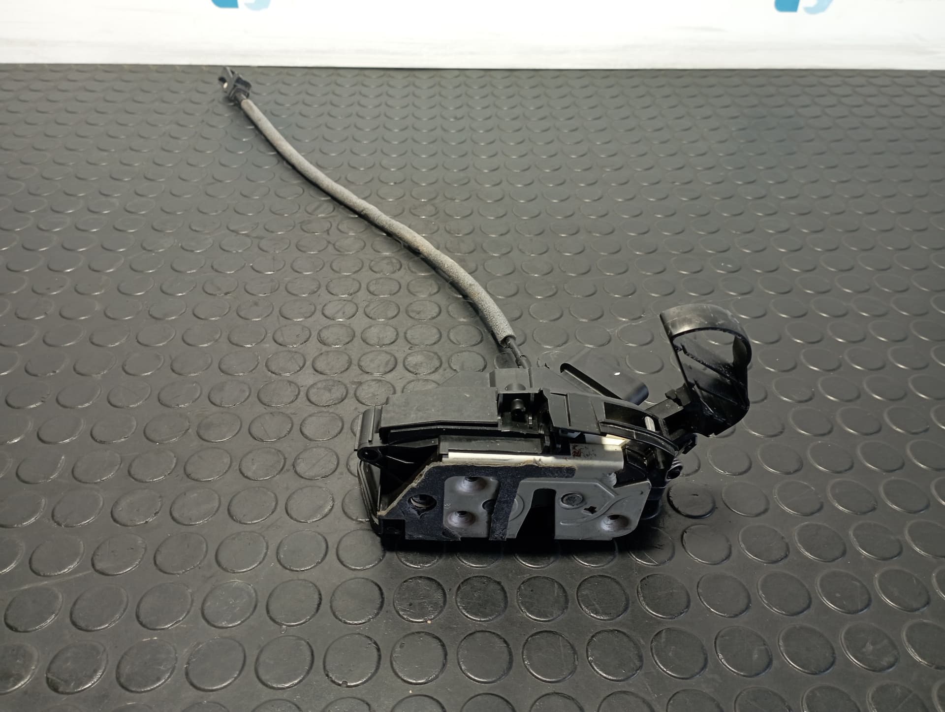 Recambio de CERRADURA PUERTA DELANTERA DERECHA para FORD FOCUS LIM. (CB8) FOCUS ST SPORT R9DA referencia OEM IAM BM5AA21812DD - ROJO