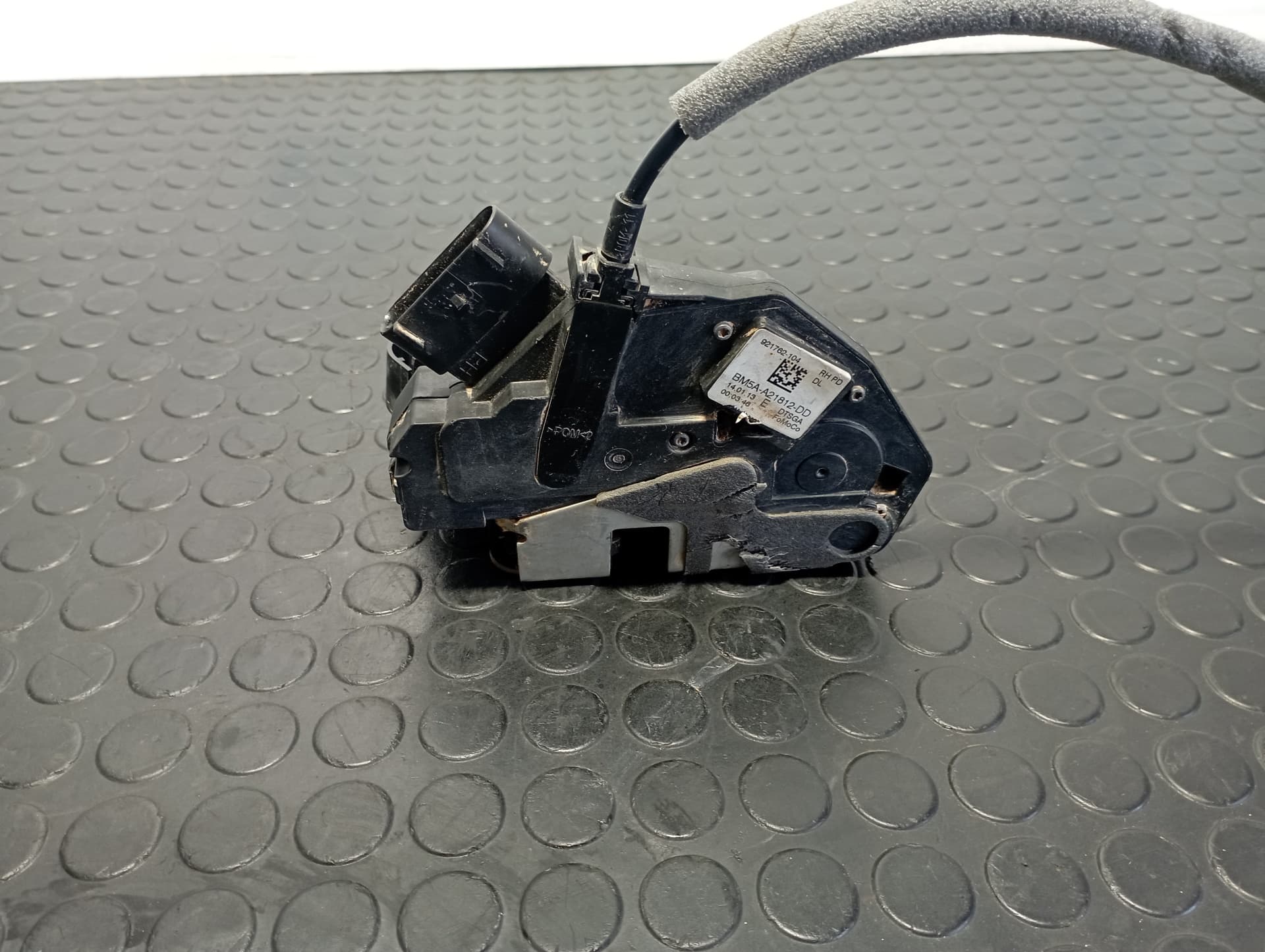 Recambio de CERRADURA PUERTA DELANTERA DERECHA para FORD FOCUS LIM. (CB8) FOCUS ST SPORT R9DA referencia OEM IAM BM5AA21812DD - ROJO 4